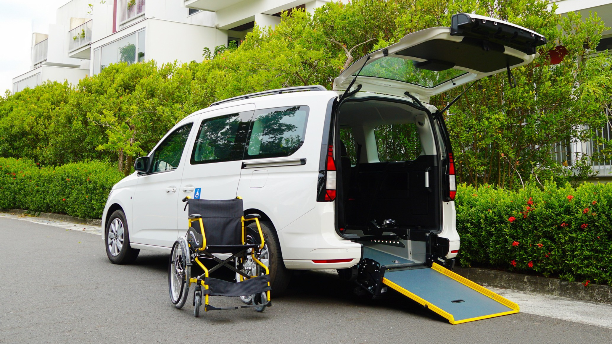 福斯商旅與合作改裝商推出 Caddy Maxi EasyLife 福祉車