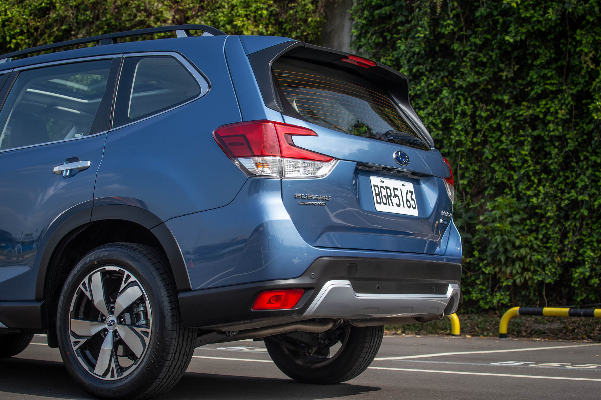 全車下方都採用霧銀防刮飾板。