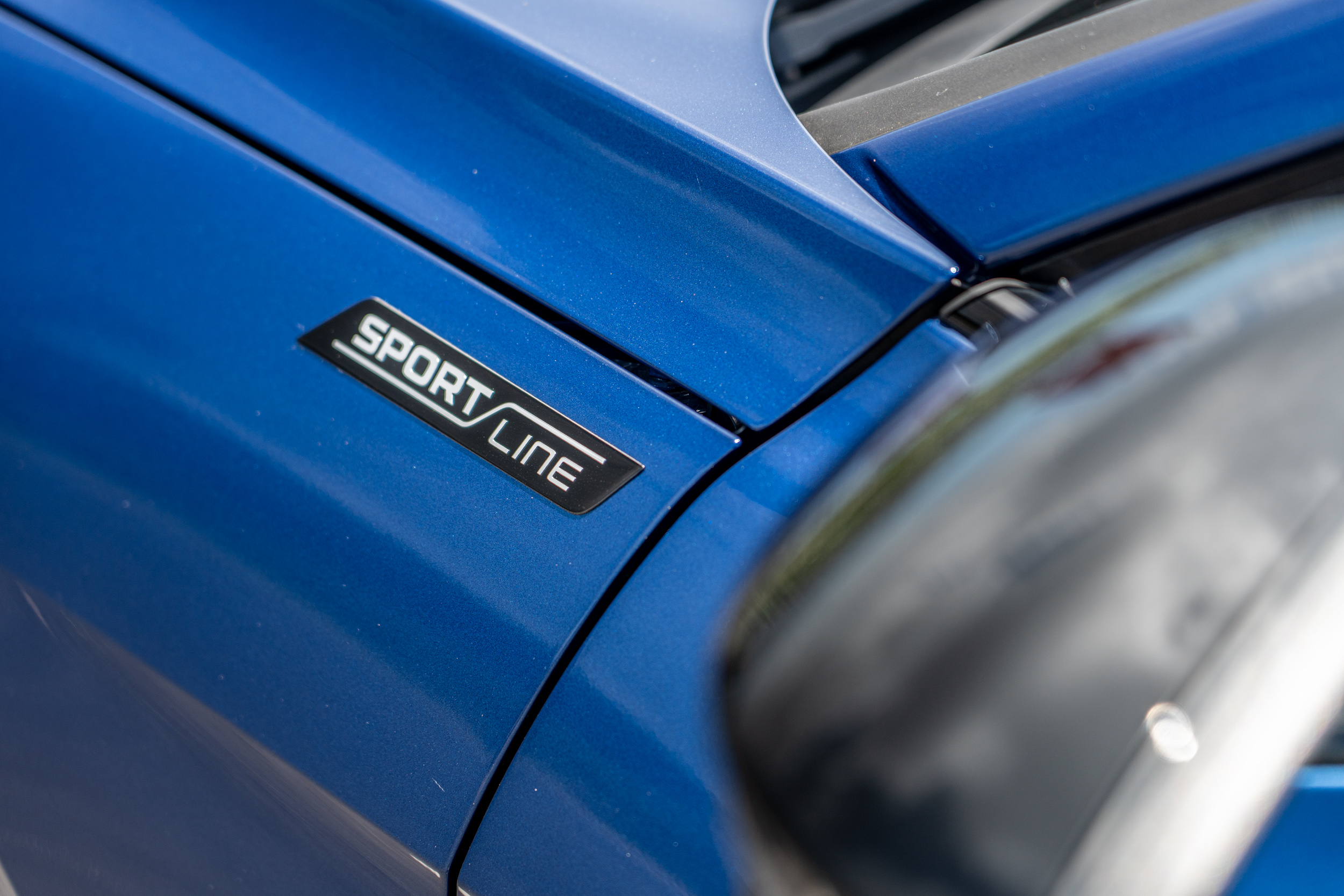 本車導入額外 Sportline 套件,故有許多細節處進行黑化處理。