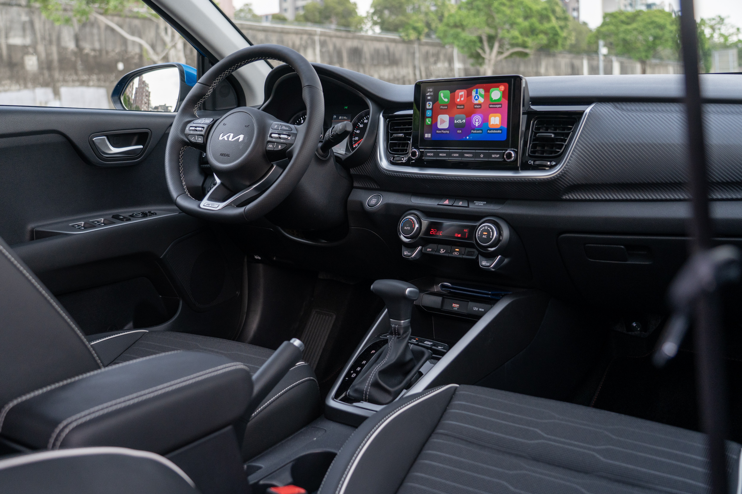 車室以時下主流的黑色為主調,整體鋪陳、佈局都與年式轉換前無異。