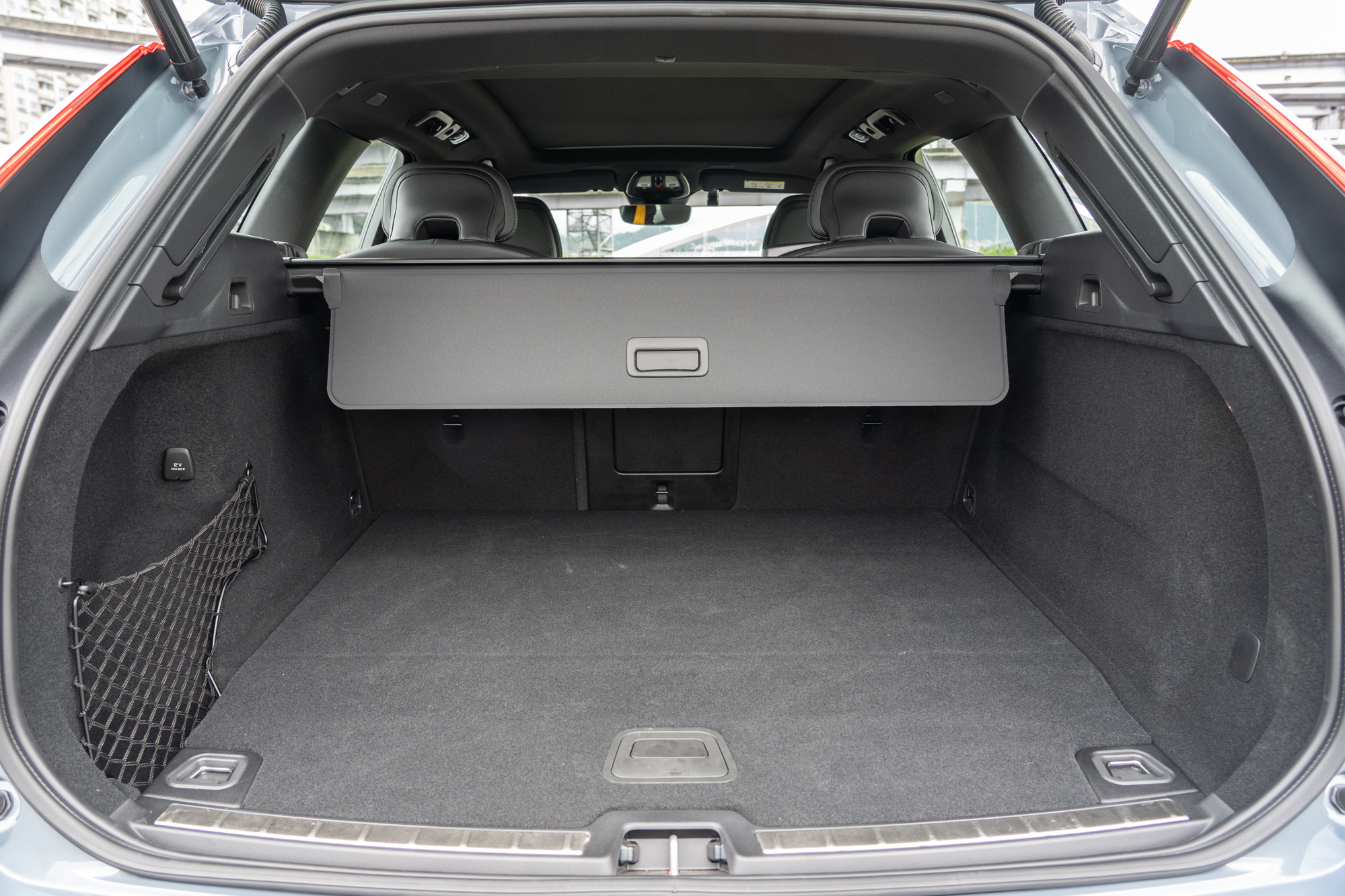 標準乘坐狀態下後廂置物容積為468公升,後座椅背傾倒後可達1,395公升。