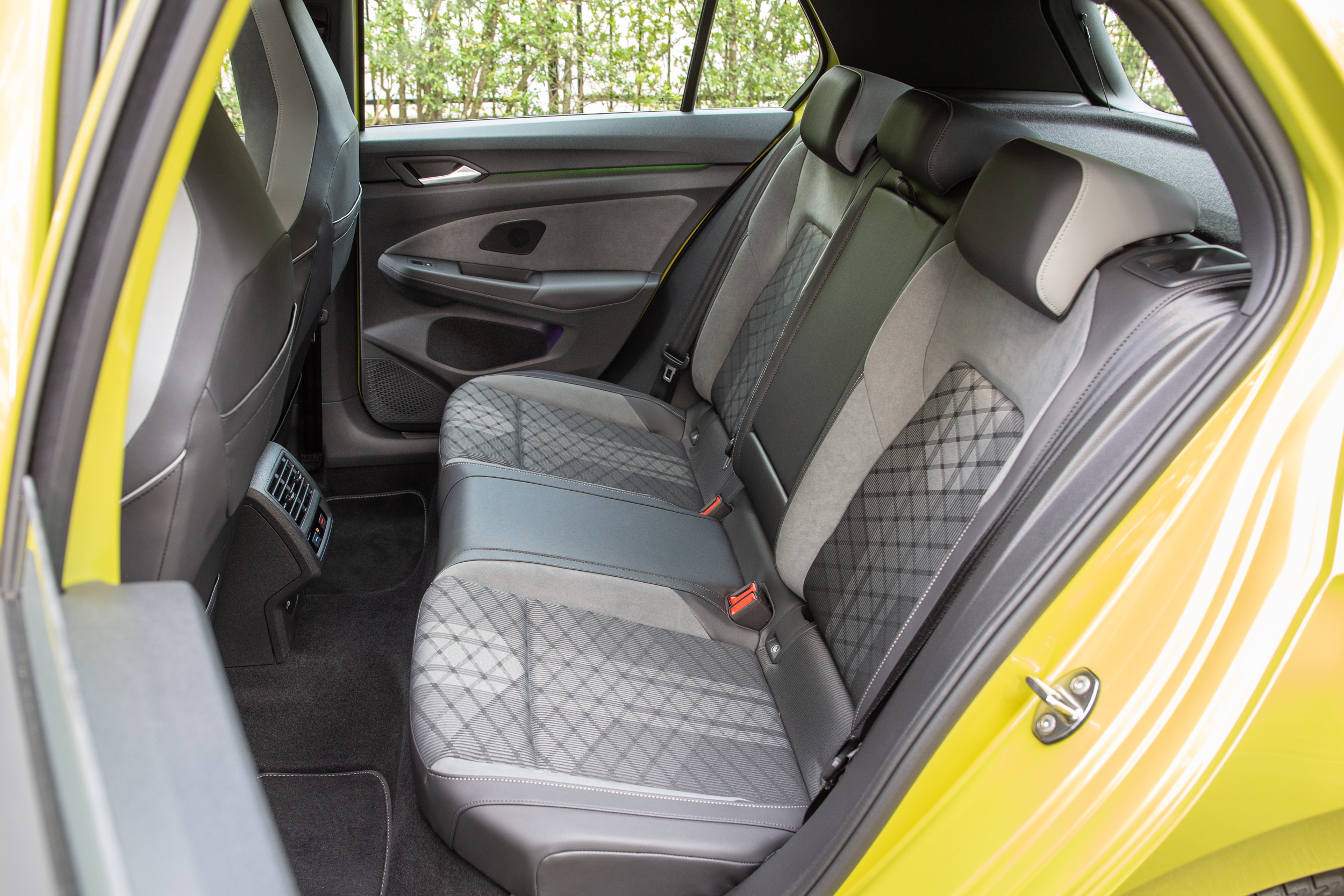 2619mm 軸距營造出相當實用且舒適的後座乘坐空間。