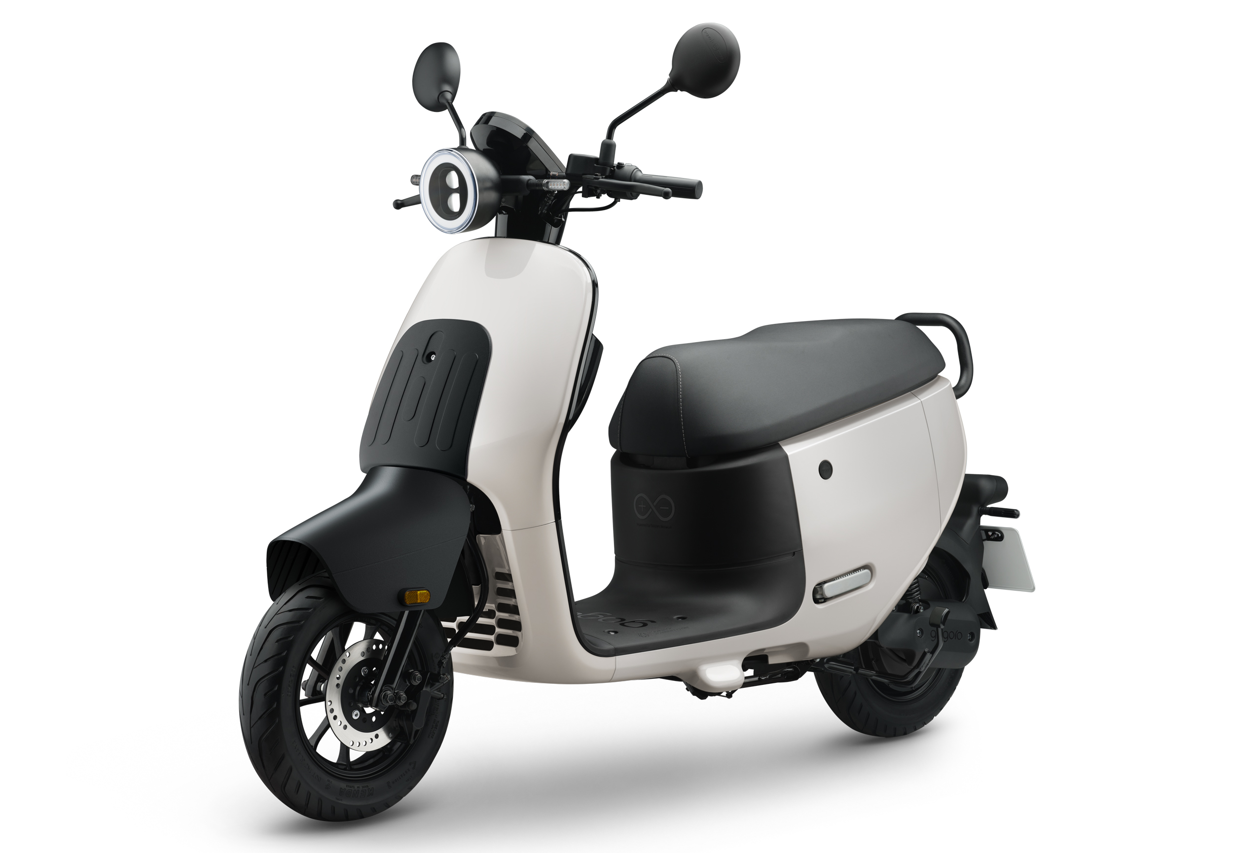 Gogoro EZZY 淺白車色介於白與灰之間的色調，具備莫蘭迪色彩的低調感。