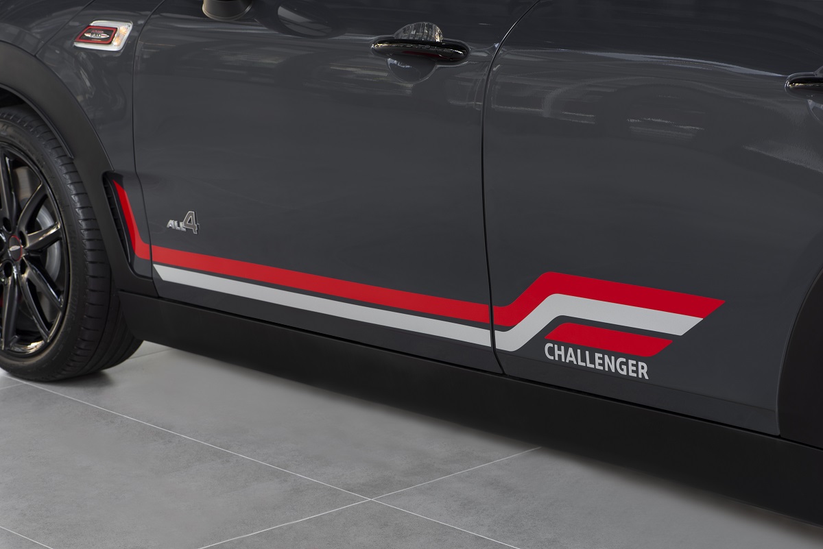 MINI JCW Clubman Challenger Edition 專屬車身飾條。