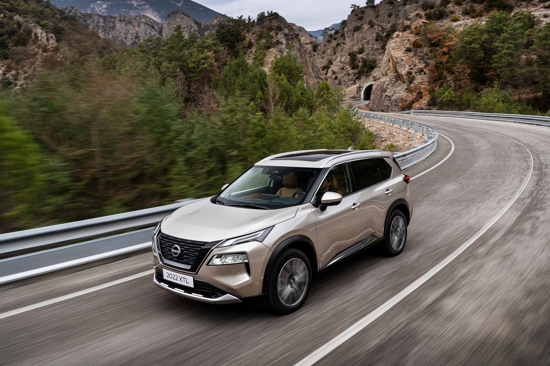 國產休旅戰開打，Nissan 推 X-TRAIL「超值版」、「安心版」 限時特價 93.8 萬起！