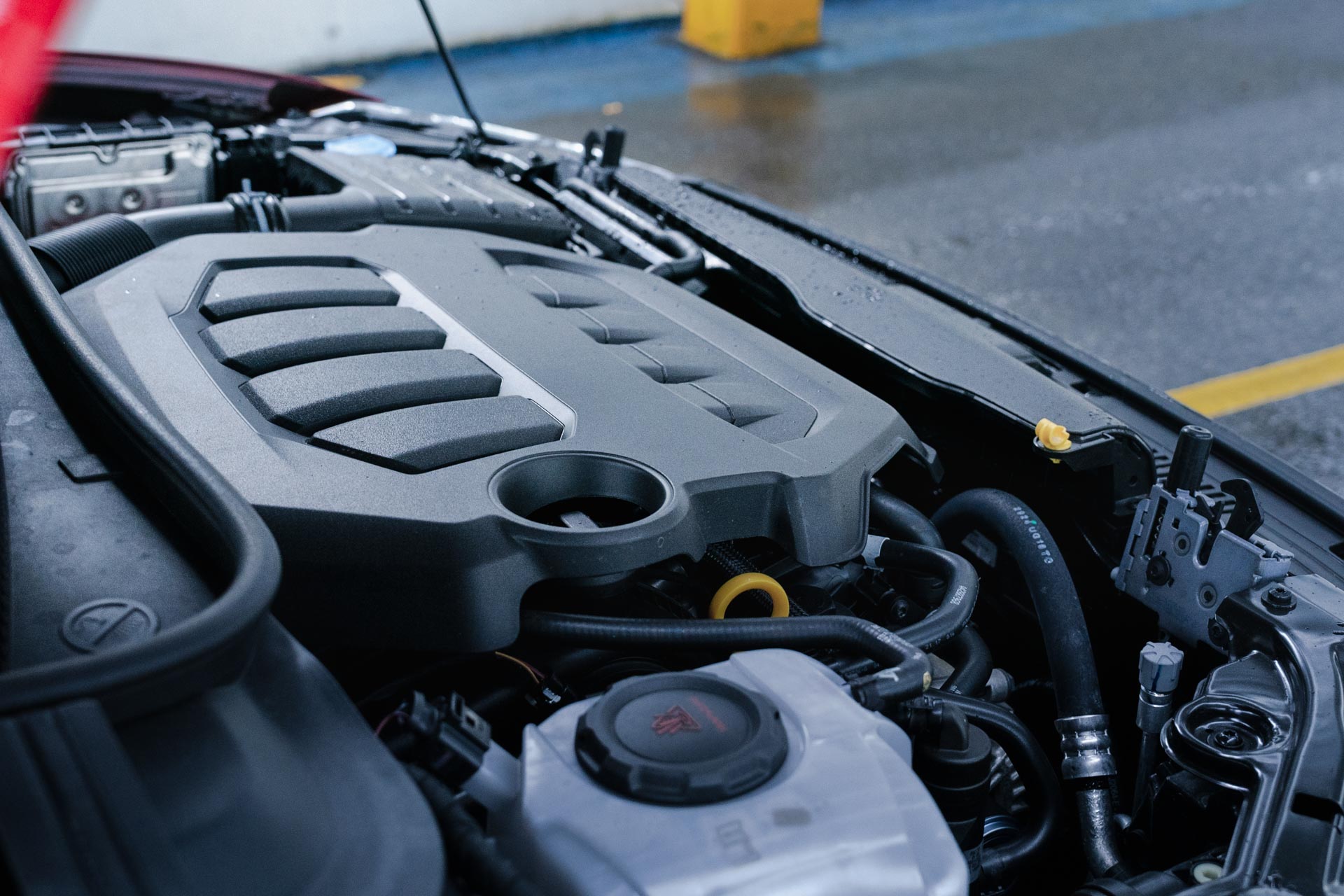 若想要進一步提升，Polo GTI當然有很多空間，國內VAG車系的資源玲瑯滿目，想要小小Polo滿足大大的野心，只要有足夠的愛心還有鈔能力，沒有什麼不可以。不過，原廠配置已經能提供一定程度的快樂，也是相對均衡，若大動作介入，就怕會可惜了本性。