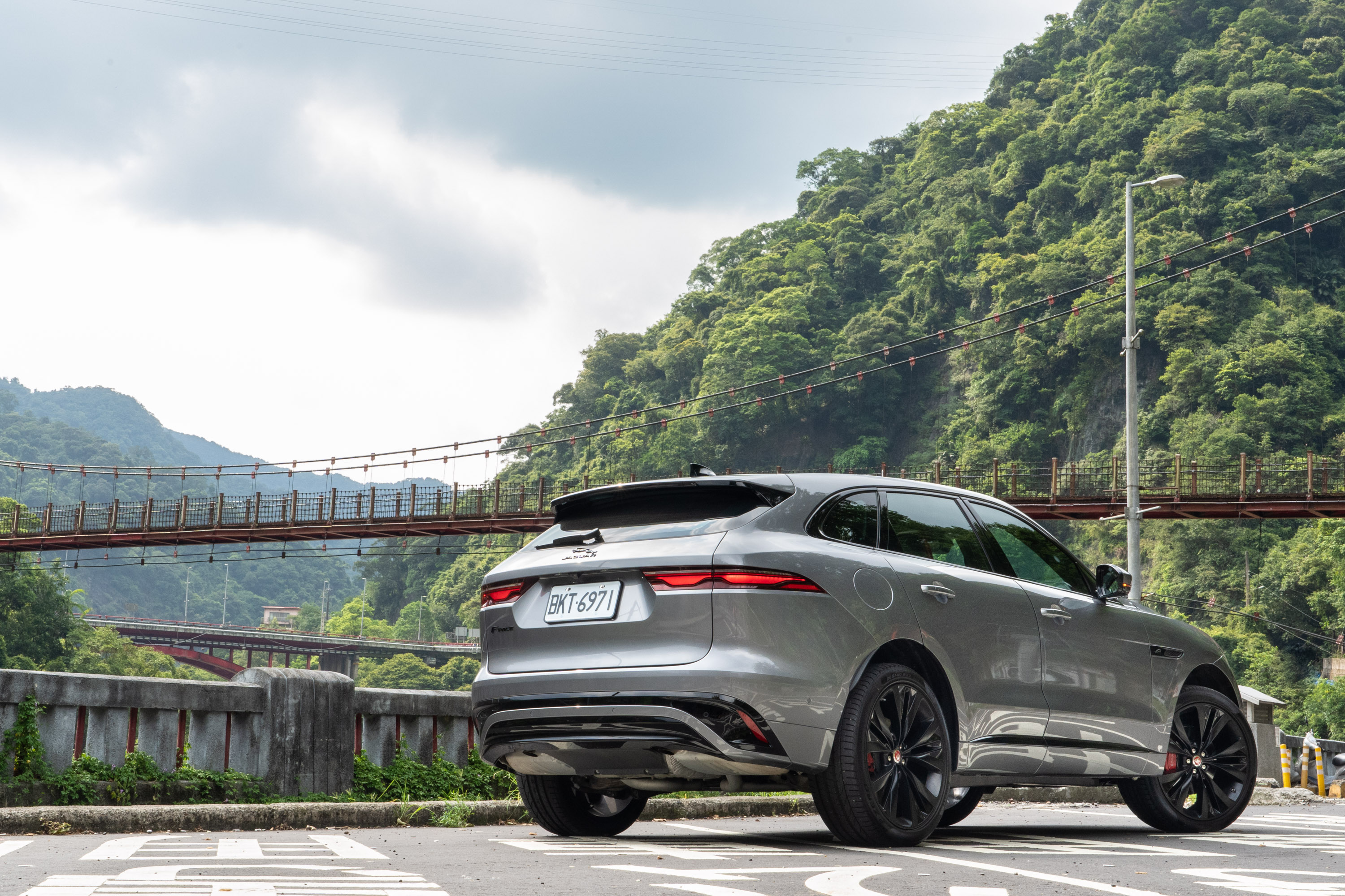 若考量非主流的豪華中大型休旅車款,Jaguar 小改款 F-Pace 確實是個好選擇。