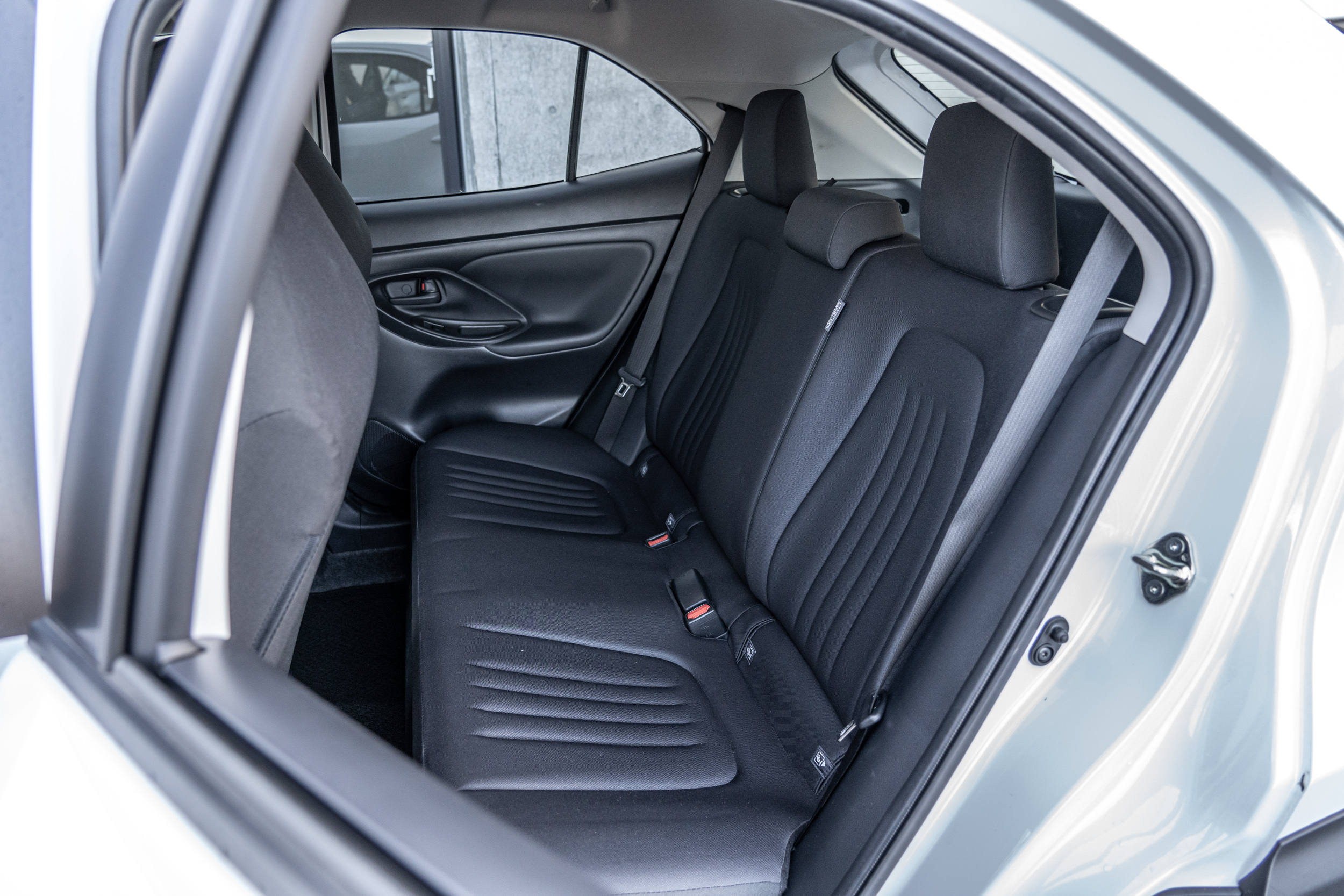 日規 YARiS Cross 是完全針對日本、歐洲等市場所開發,並非所有產品特色都適合台灣,諸如那小得不可思議的後座空間便是一例。