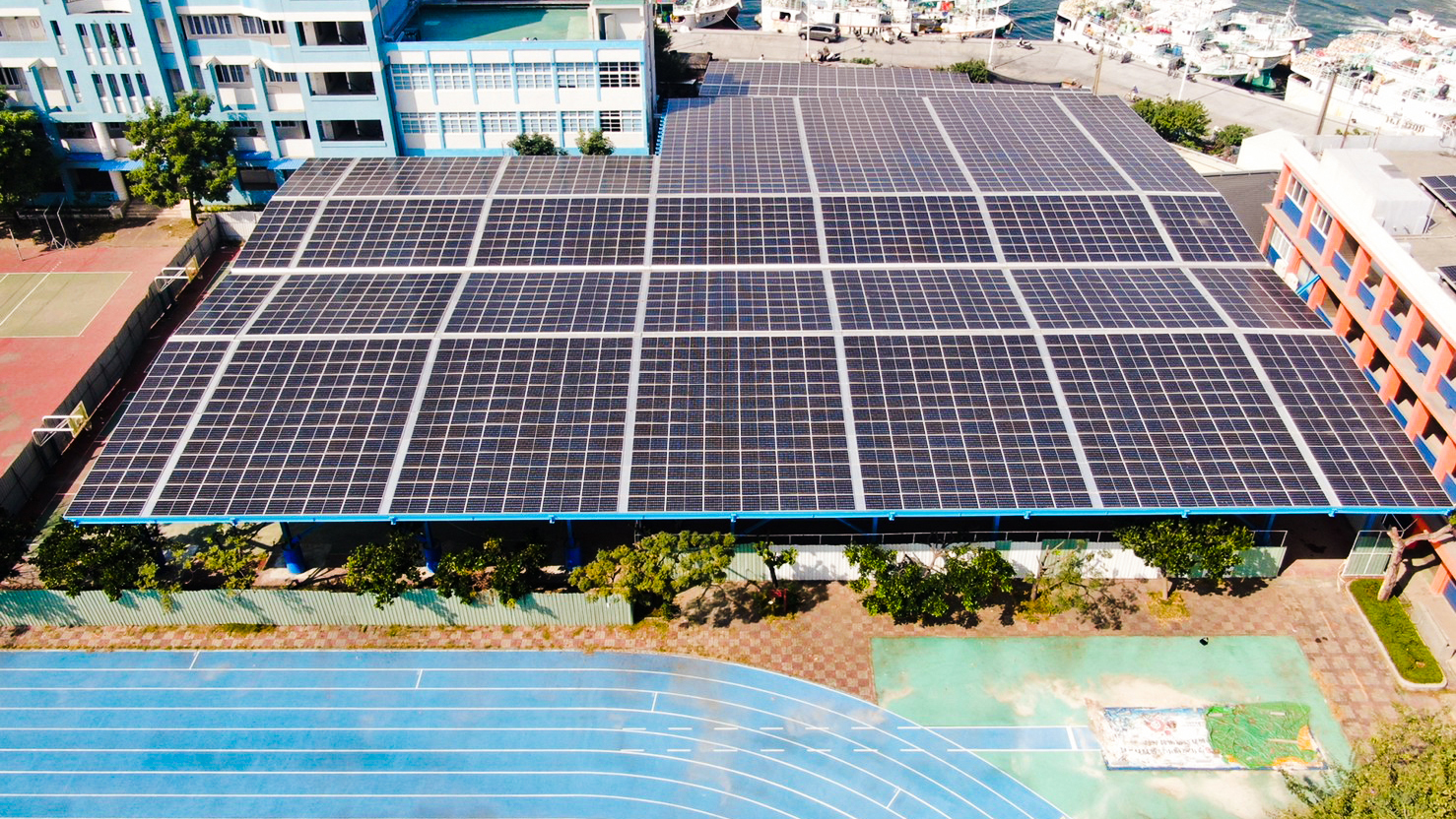 裕電能源打造全台第一座「陽光球場」進軍綠能校園