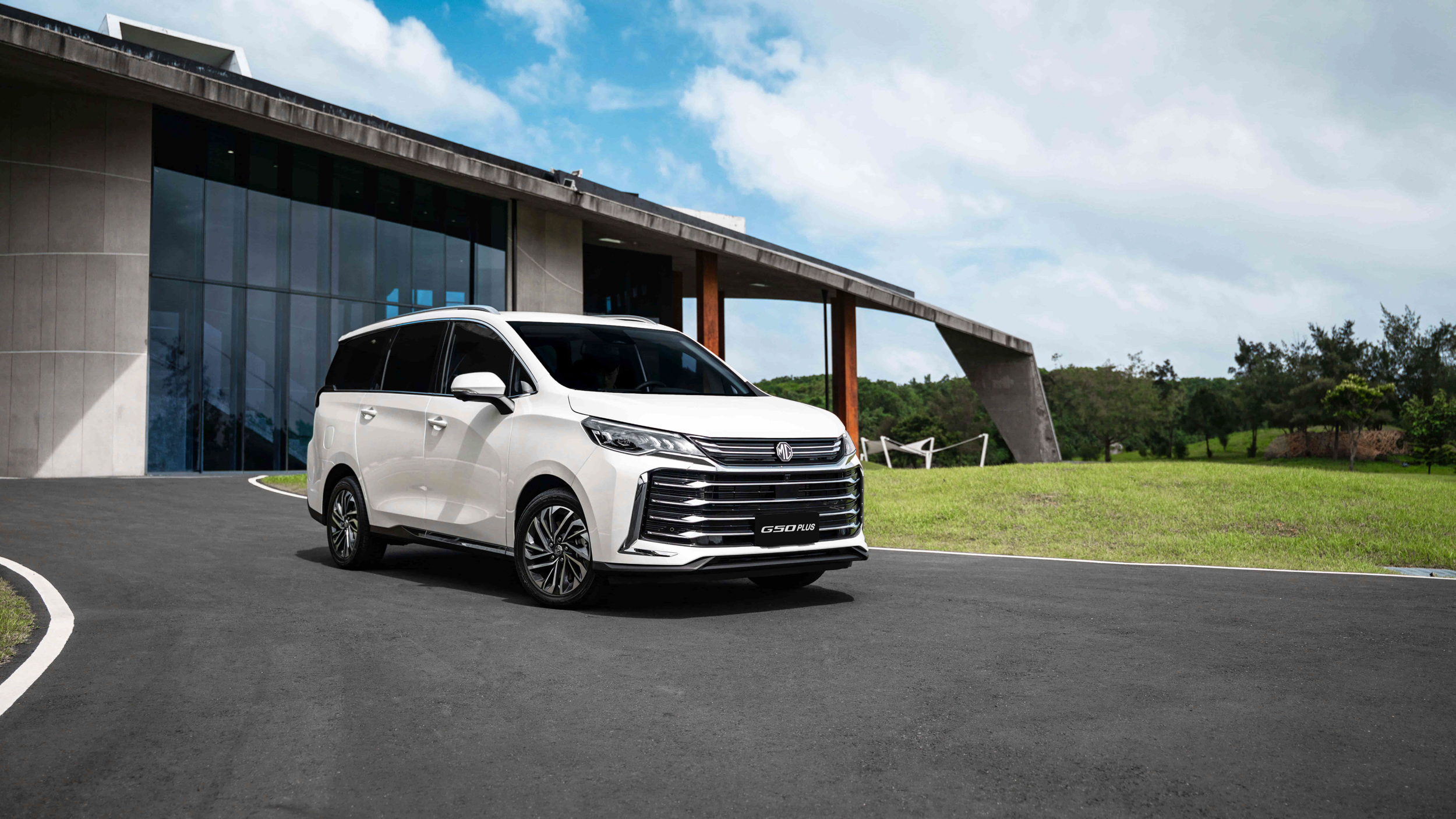 MG 推購車享第五年延長保固與最高四萬購車金！