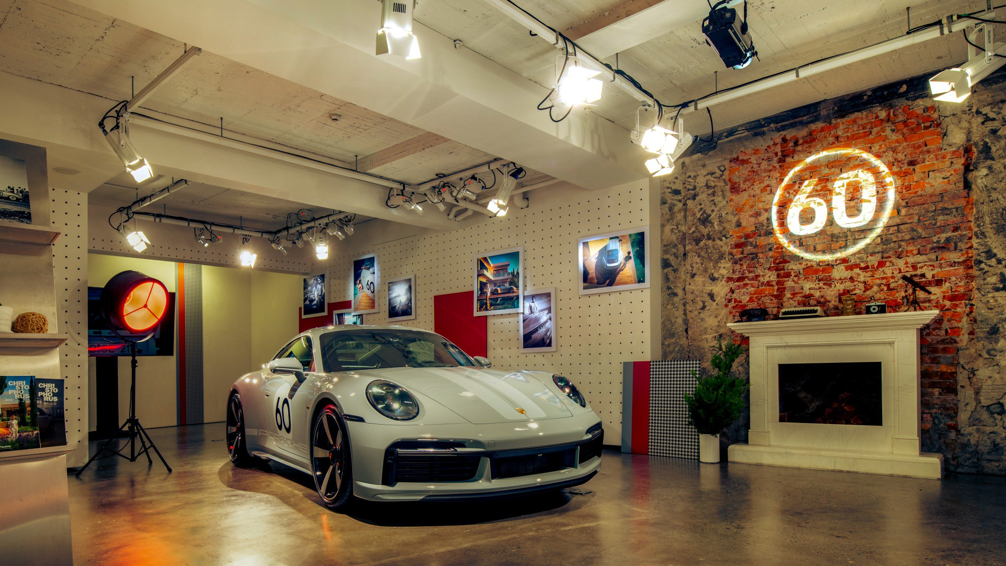 ▲ 鴨尾、千鳥格紋，Porsche 911 Sport Classic 破千萬抵台！