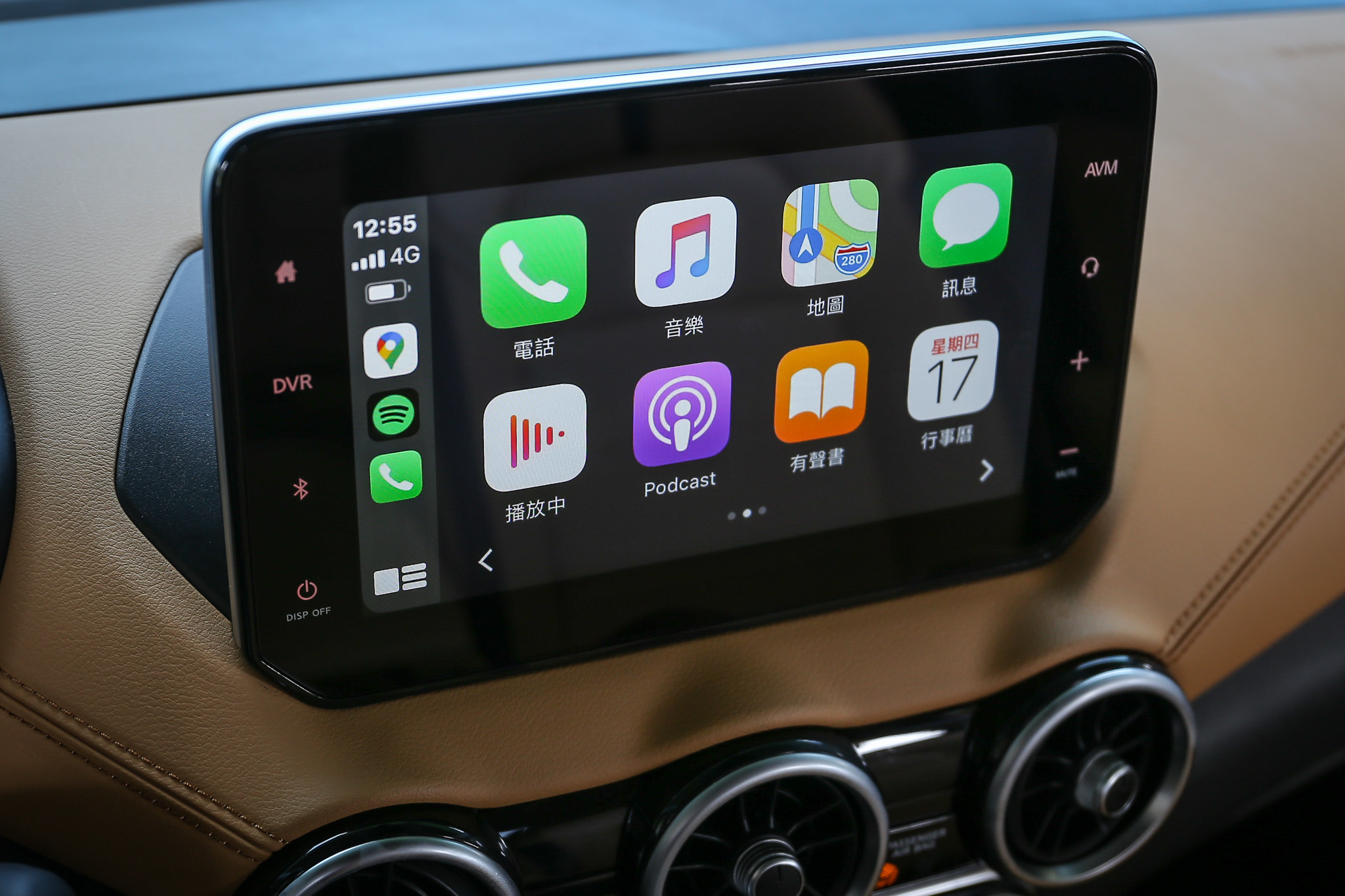 無線 Apple CarPlay是最大亮點,但可惜並無附帶有無線充電功能。