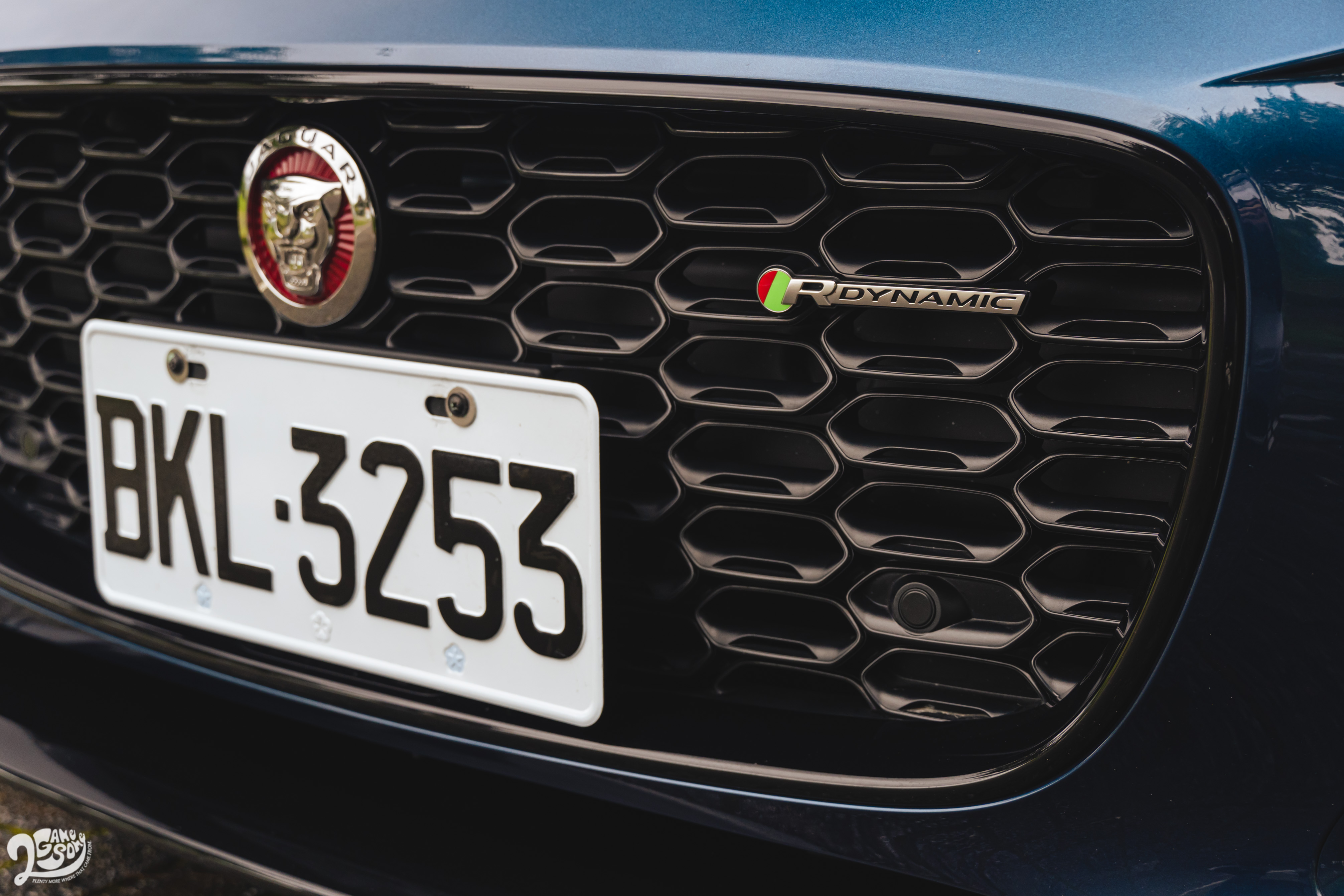 黑色水箱護罩屬於黑色套件。