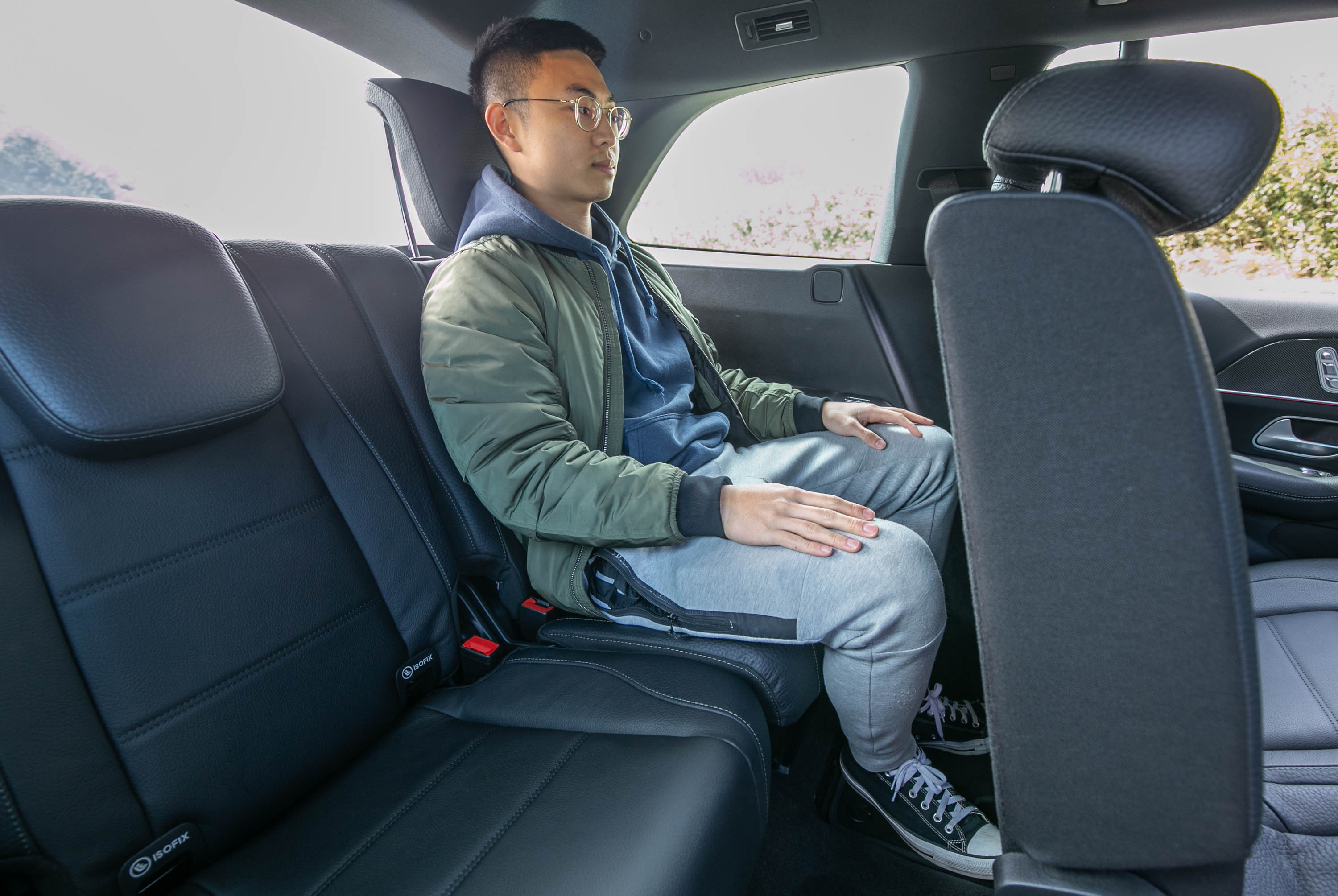 第三排空間以 166cm 身高乘客示意。