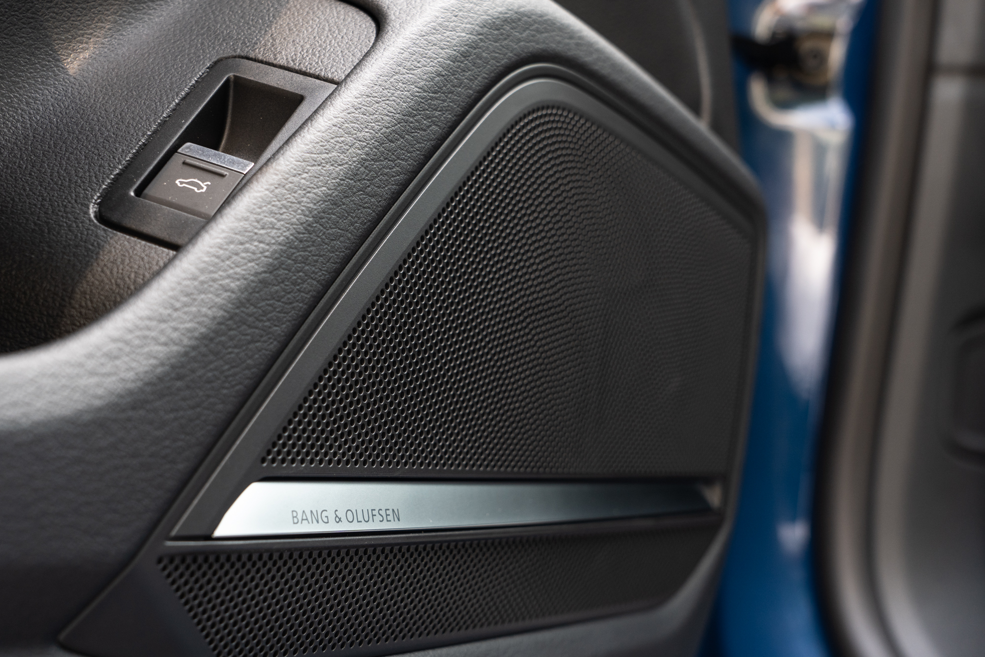 Bang & Olufsen 3D環繞音響系統,具有16支喇叭規格。