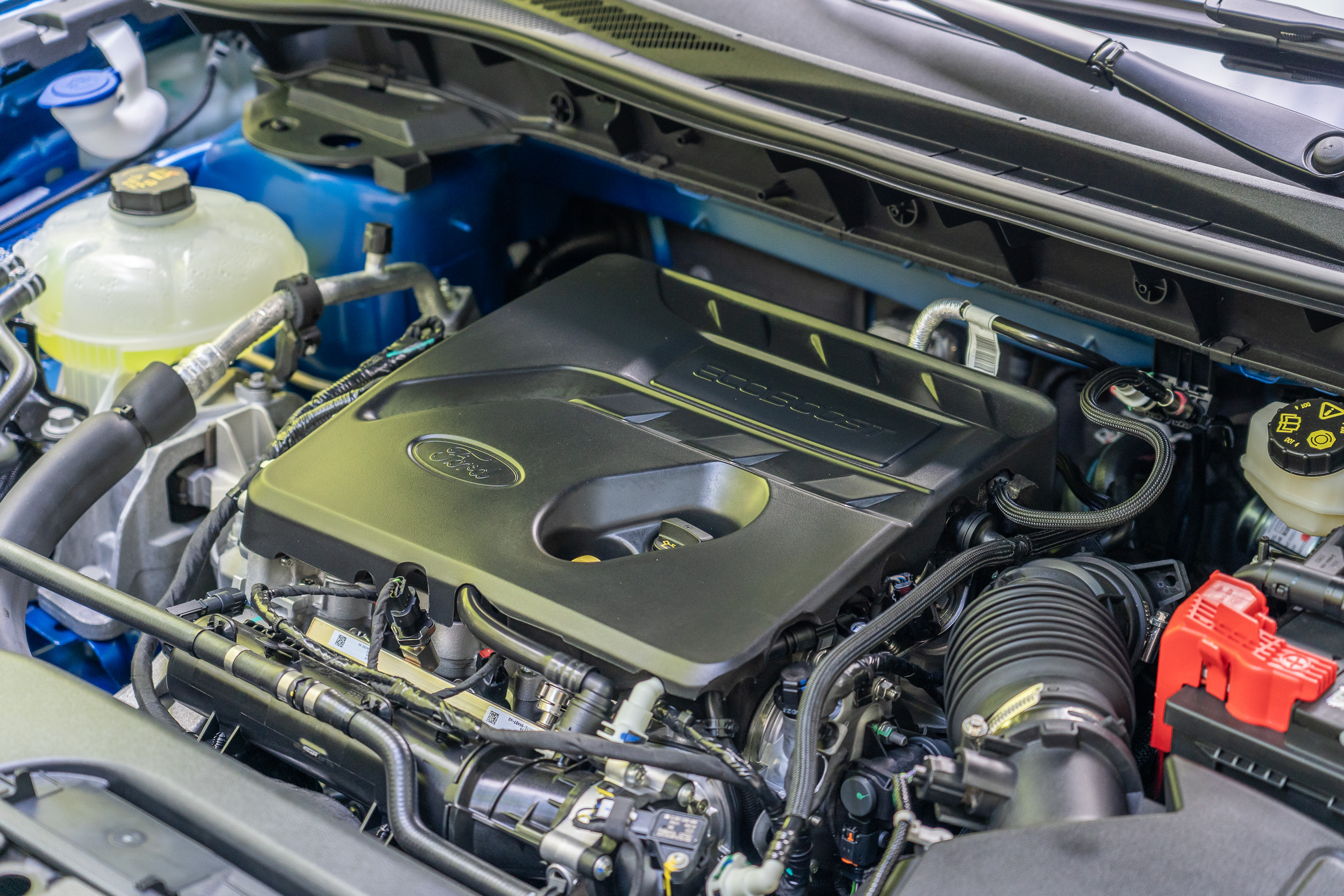 1.5 升直列三缸渦輪增壓引擎動力雖不及 2.0 機體,但整體表現仍屬充沛輕快。