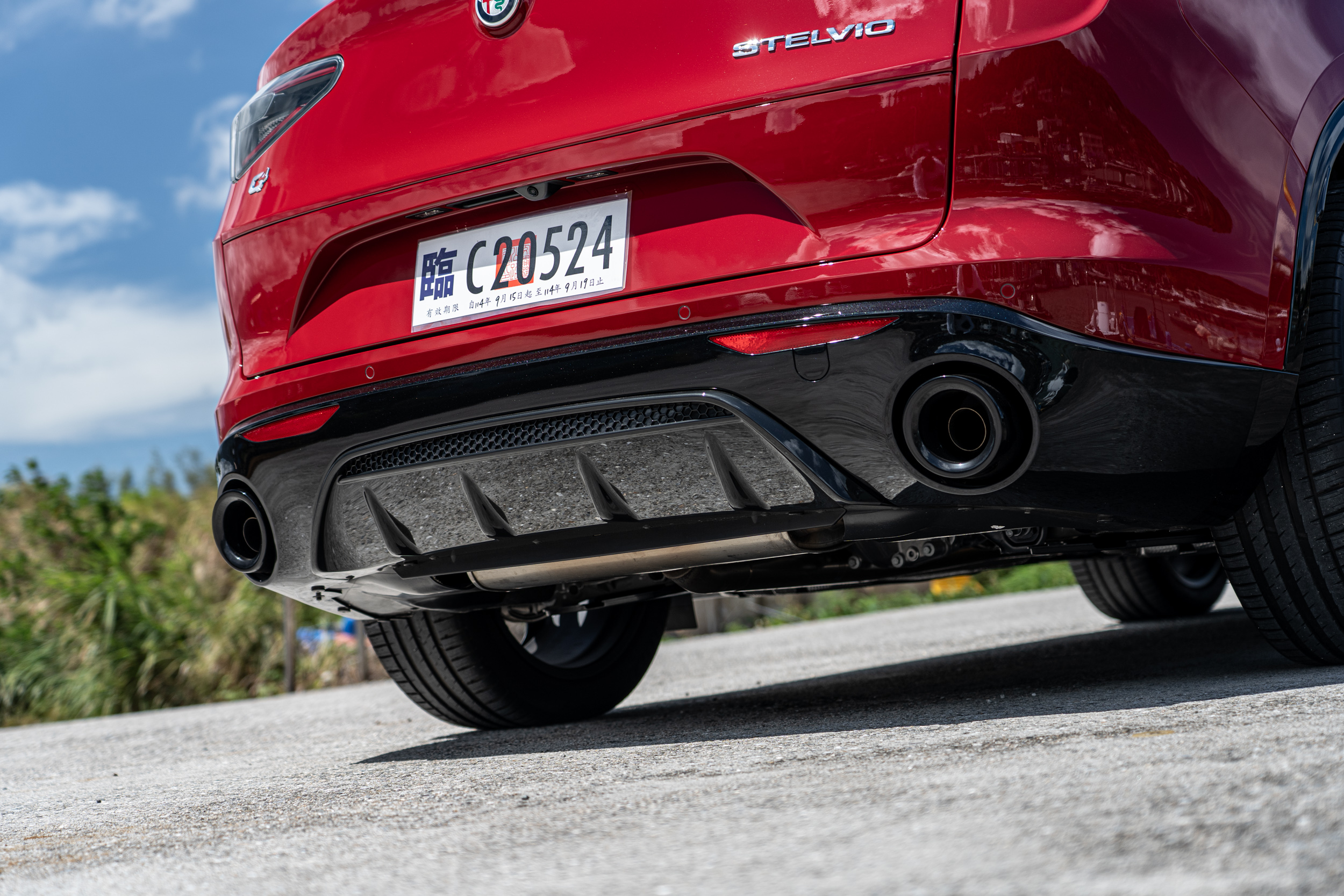 雙邊單出排氣尾管更是清楚展現性能意味。