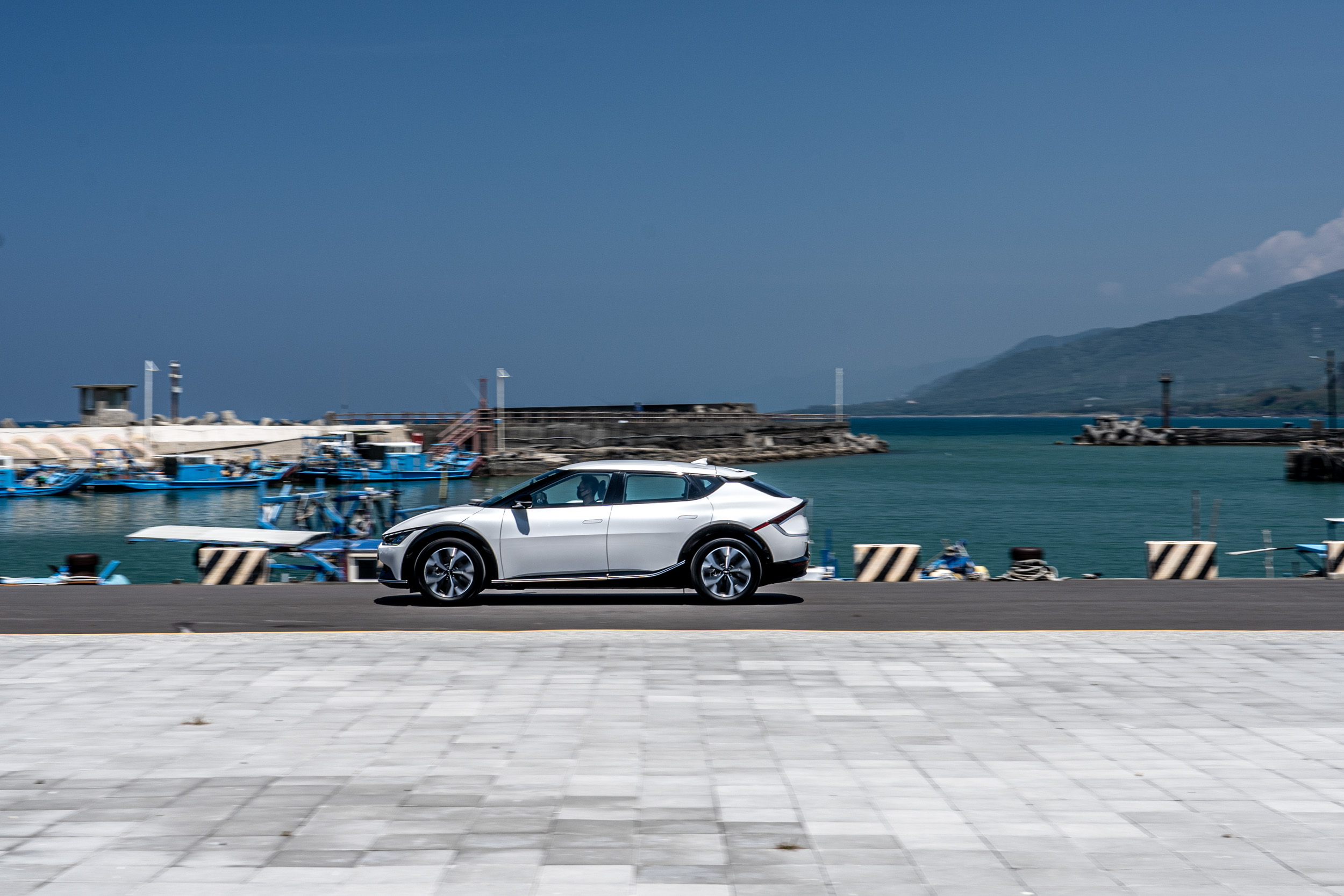 截至目前為止,EV6 在台已接獲超過 1,200 張訂單,甚至在民俗月仍有 200 張進駐。