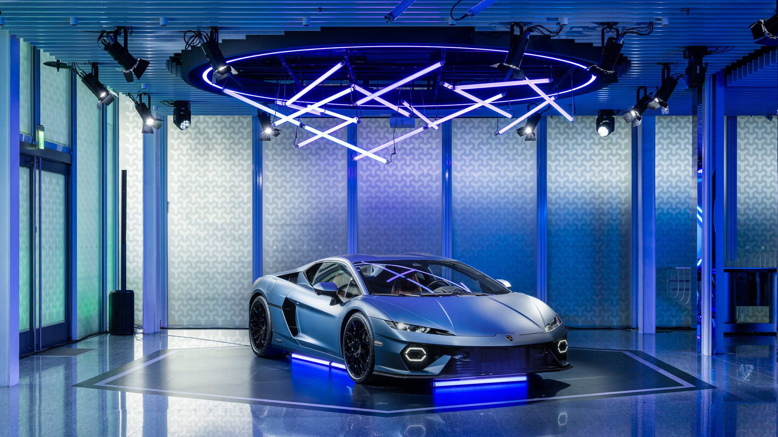 Lamborghini Hybrid 複合動力陣容 12 月 27–29 日快閃富邦美術館！