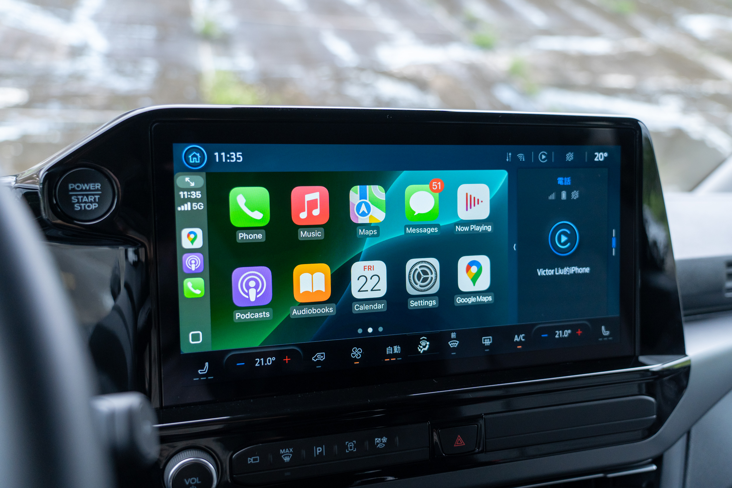 整合無線Apple CarPlay與Android Auto系統。