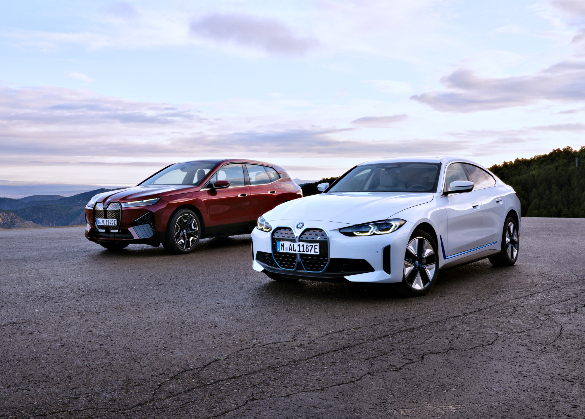 BMW iX 與 i4 絕對是台灣電動汽車市場最佳進步獎。