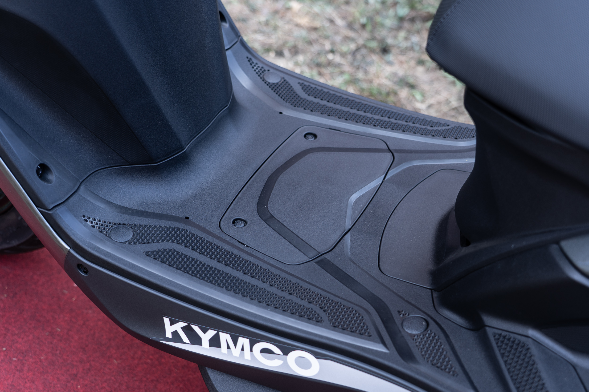 寬敞的腳踏空間，放置採買物品也相當輕鬆容易。