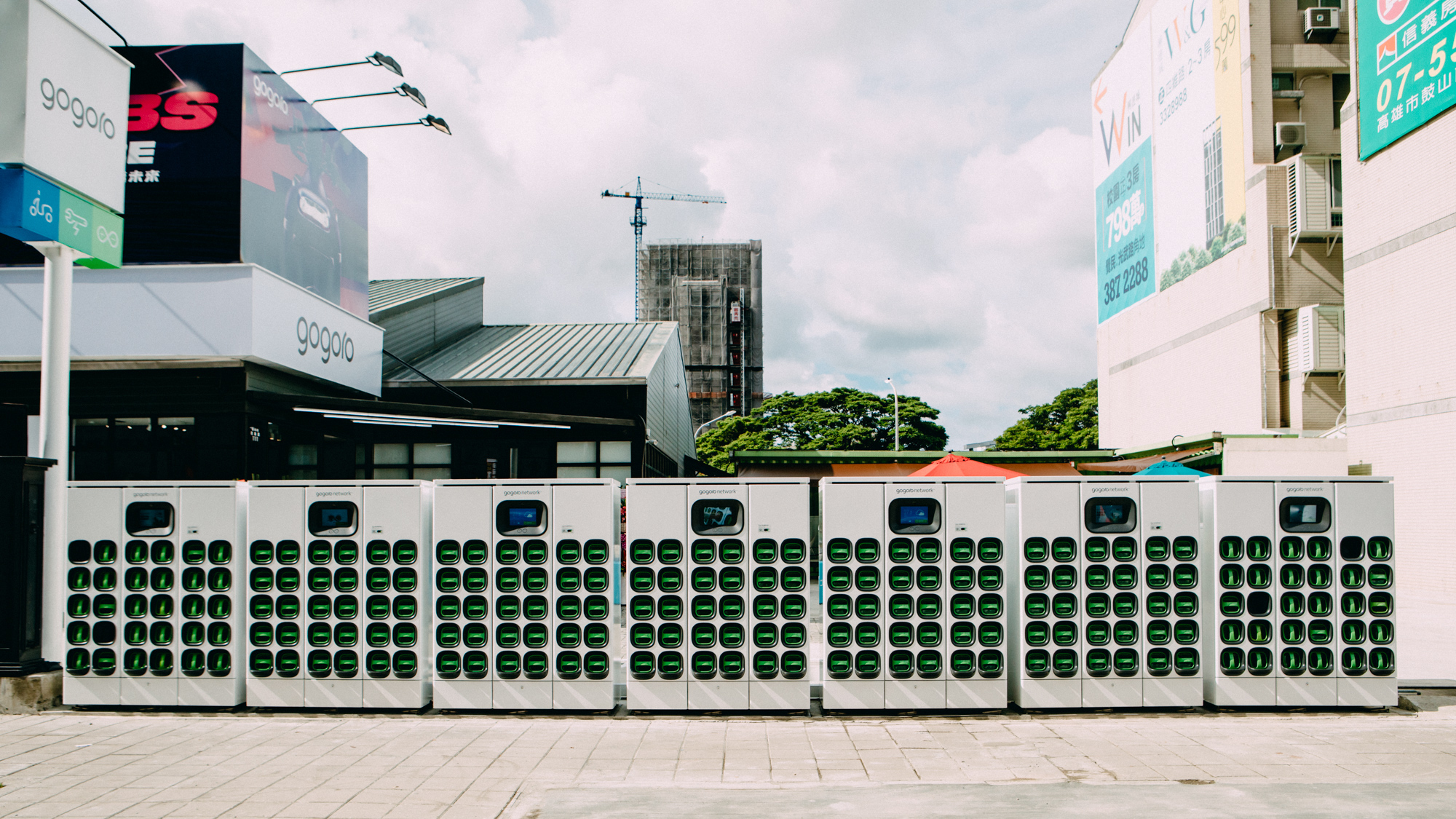 這裡有 200 顆電池可換！Gogoro 高雄鼓山青海門市全新開幕