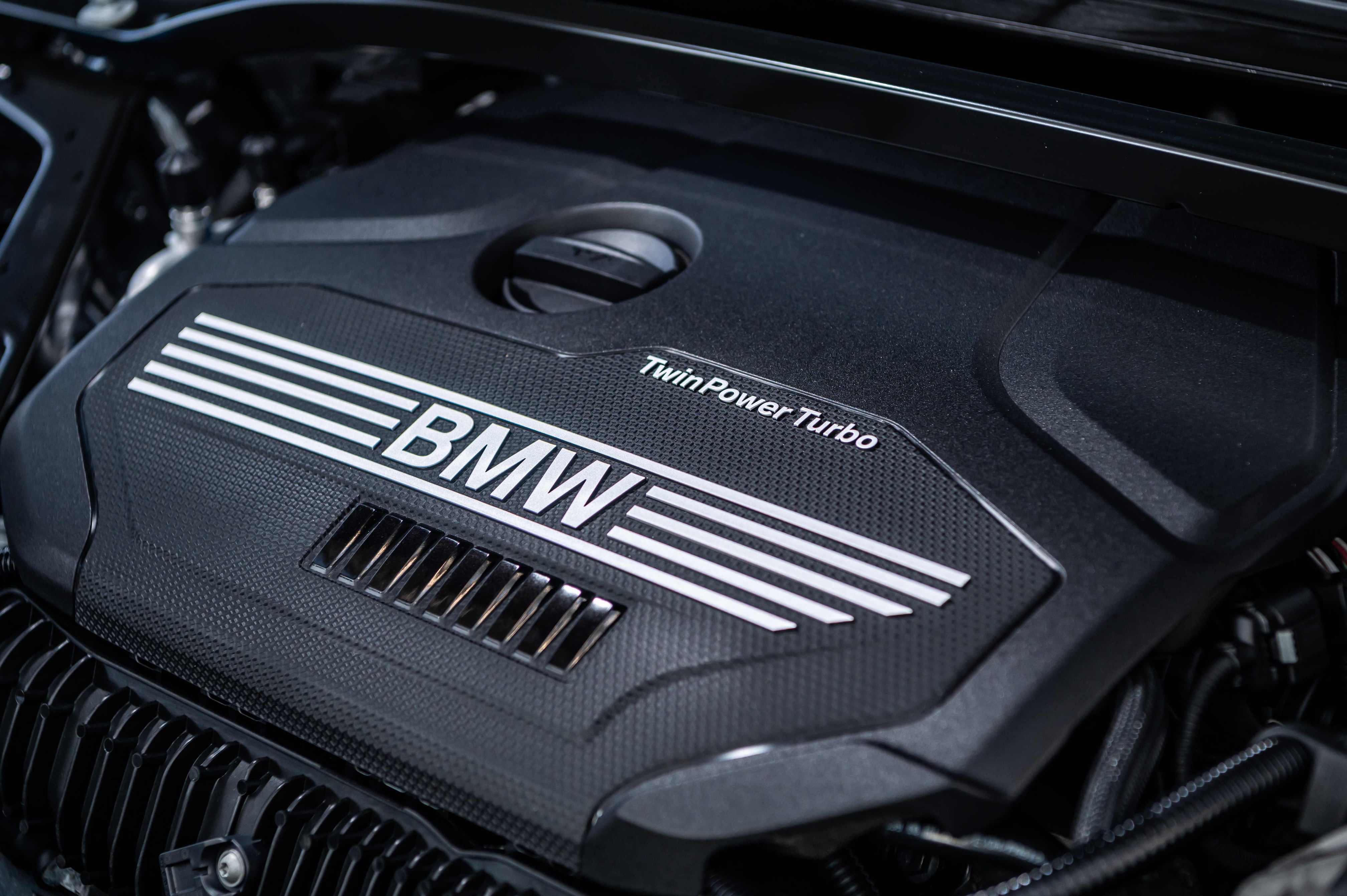 BMW 總代理汎德引進搭載 2.0 升 BMW TwinPower Turbo 直列 4 汽缸汽油引擎的全新 BMW 120i Edition M 及 220i Edition M。