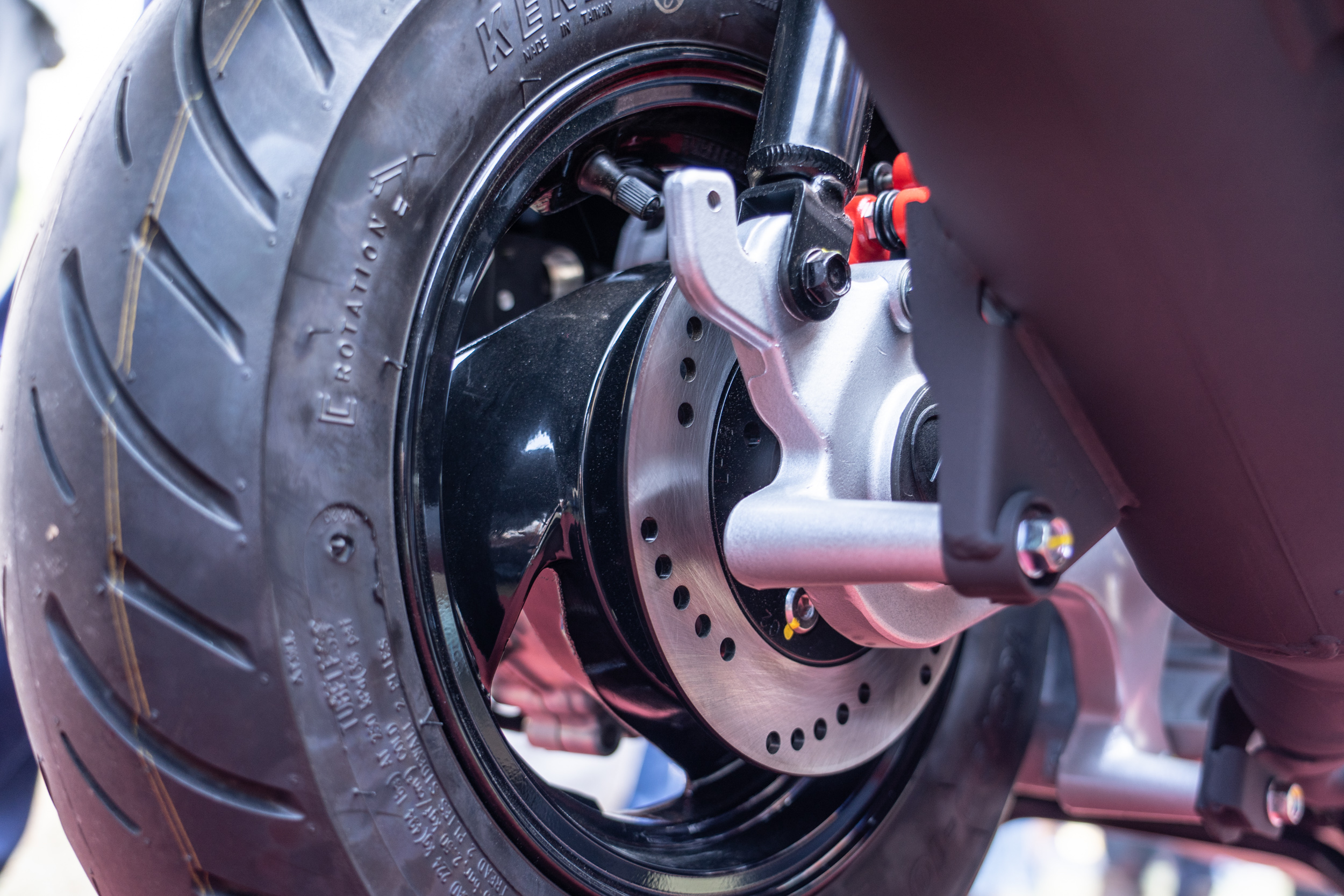 新K1 125/150特仕版領先同級採用前後碟煞規格。