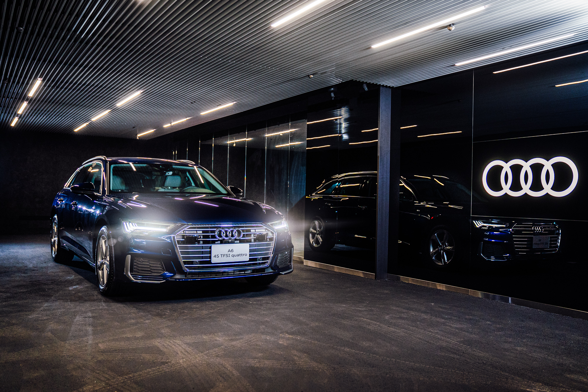 全新 Audi 大安展示中心交車室。