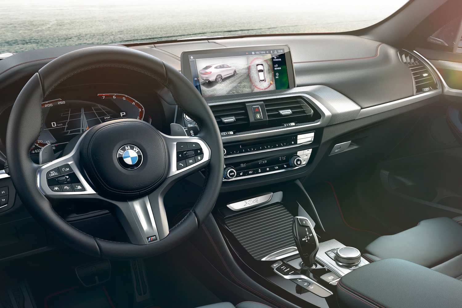 2020 年式全新 BMW X3、X4 升級搭載 360 度環景輔助攝影與遠端 3D 監控。