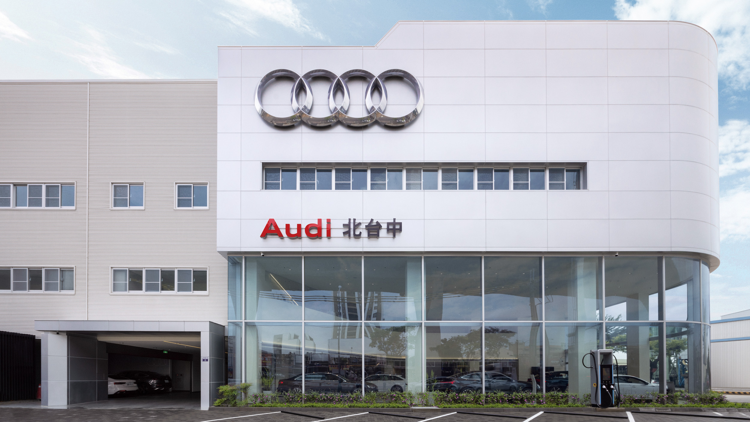 ▲ 結合數位與現實體驗，Audi 首間採品牌新世代設計 CI 據點落腳北台中