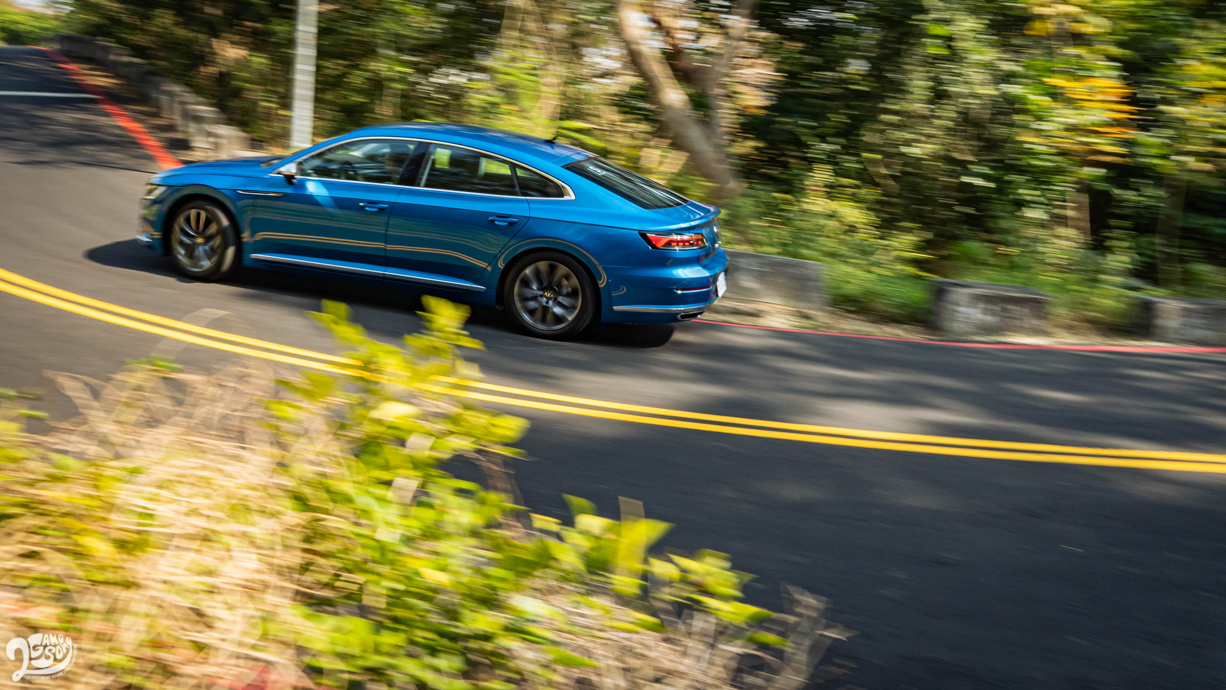 透過懸吊的設定,Arteon Fastback 330 TSI 的行路質感於台灣道路上有著高分演出。