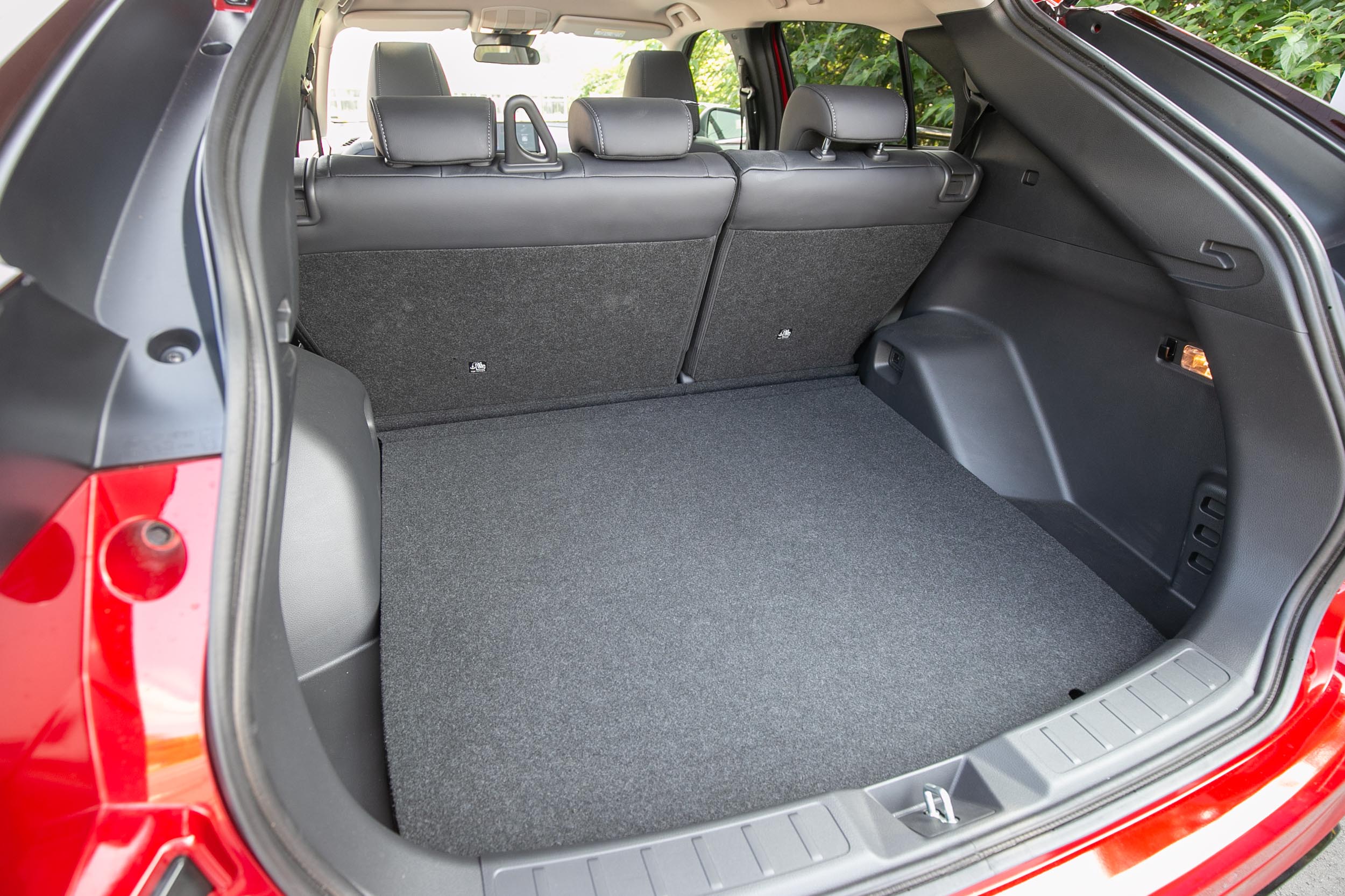 過去最大 448 公升的後廂置物容積,小改款後擴增至 512 公升。