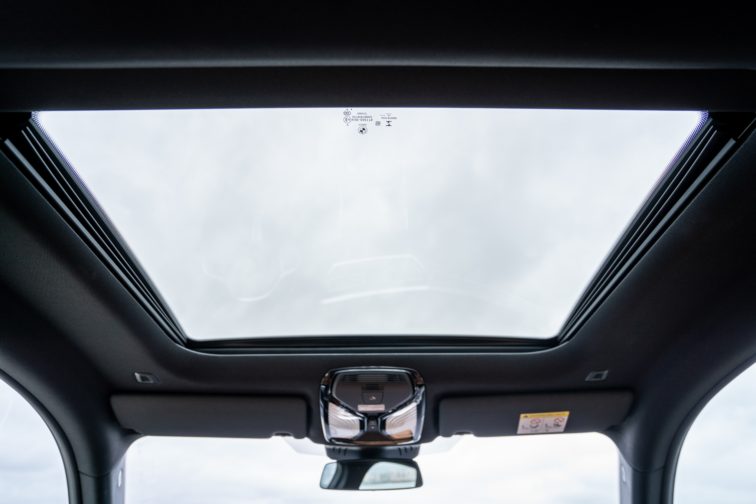 天窗的配置也可為整體車室造就更開闊的感受。