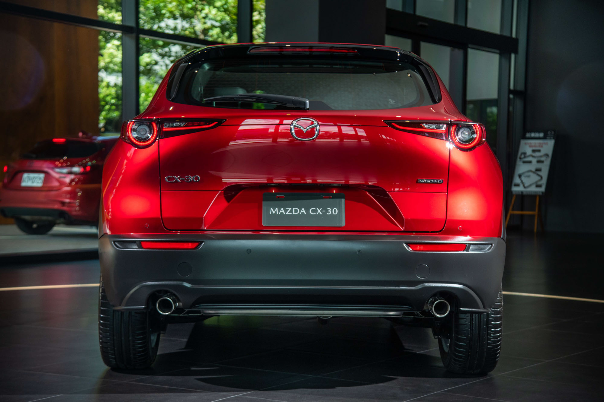 造型設計也完全承襲新世代 Mazda3 所擘畫的家族風格。