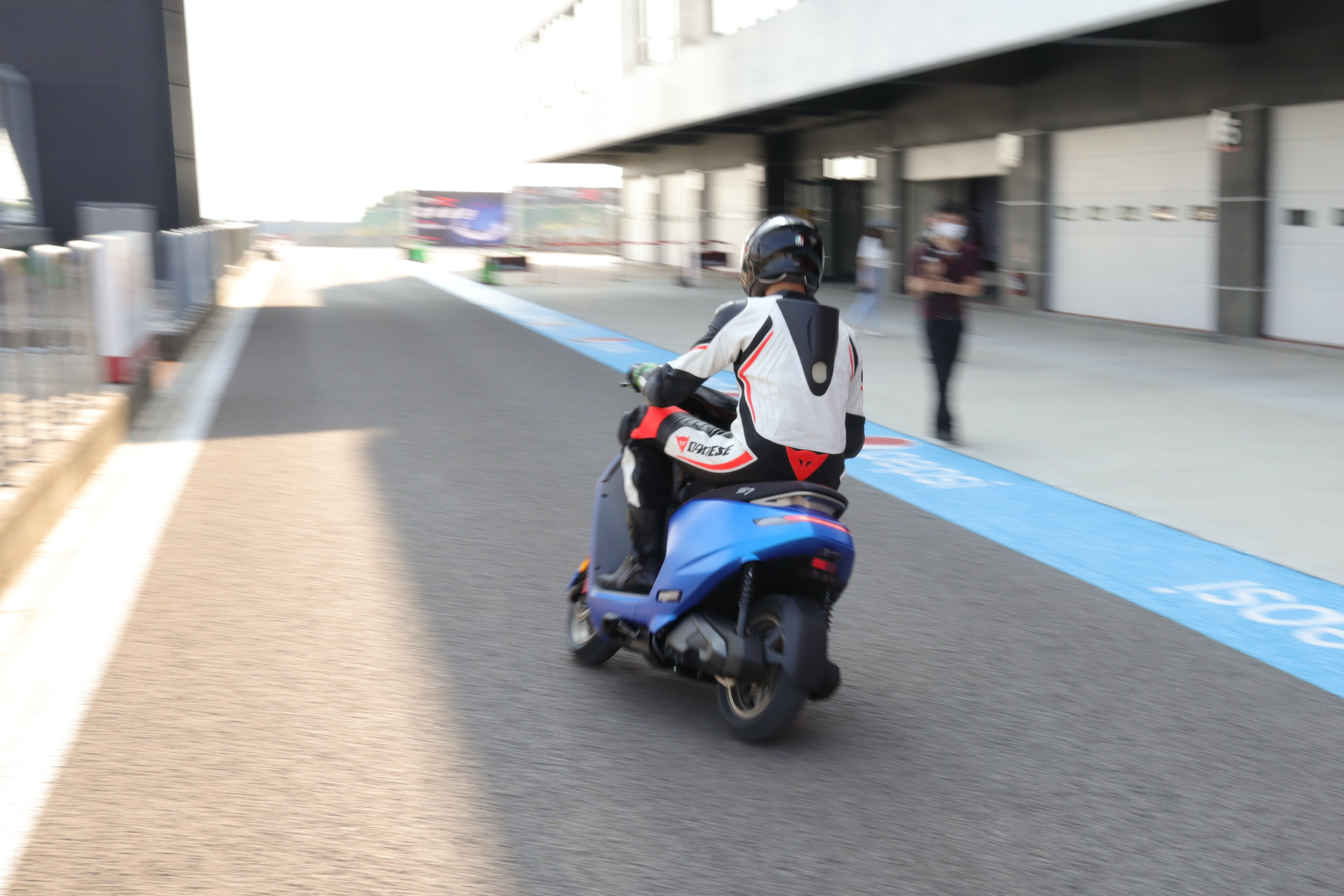 柯勝峯在國外期間曾接受過專業重機訓練機構的騎乘課程。