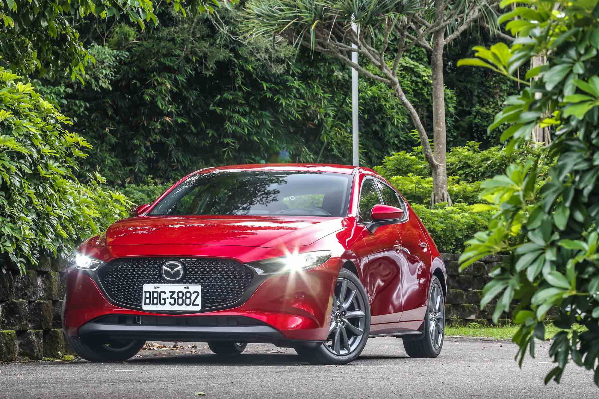 此次試駕為售價 98.9 萬元的五門 Mazda3 BOSE® 旗艦型。