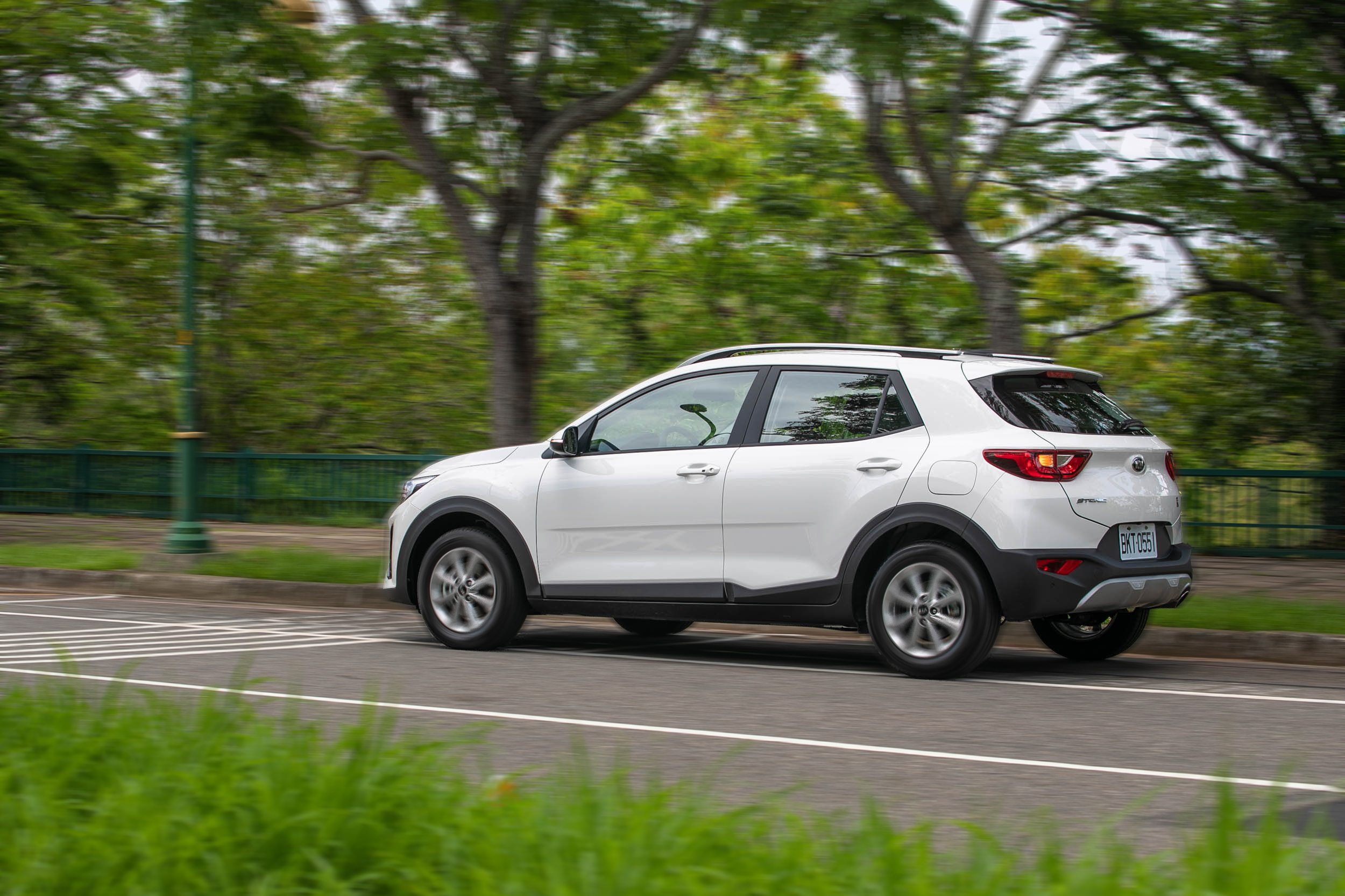 紮實且適合台灣路況的底盤設定,以及優異的車身鋼性,是 Stonic 規格表上看不到的優點。