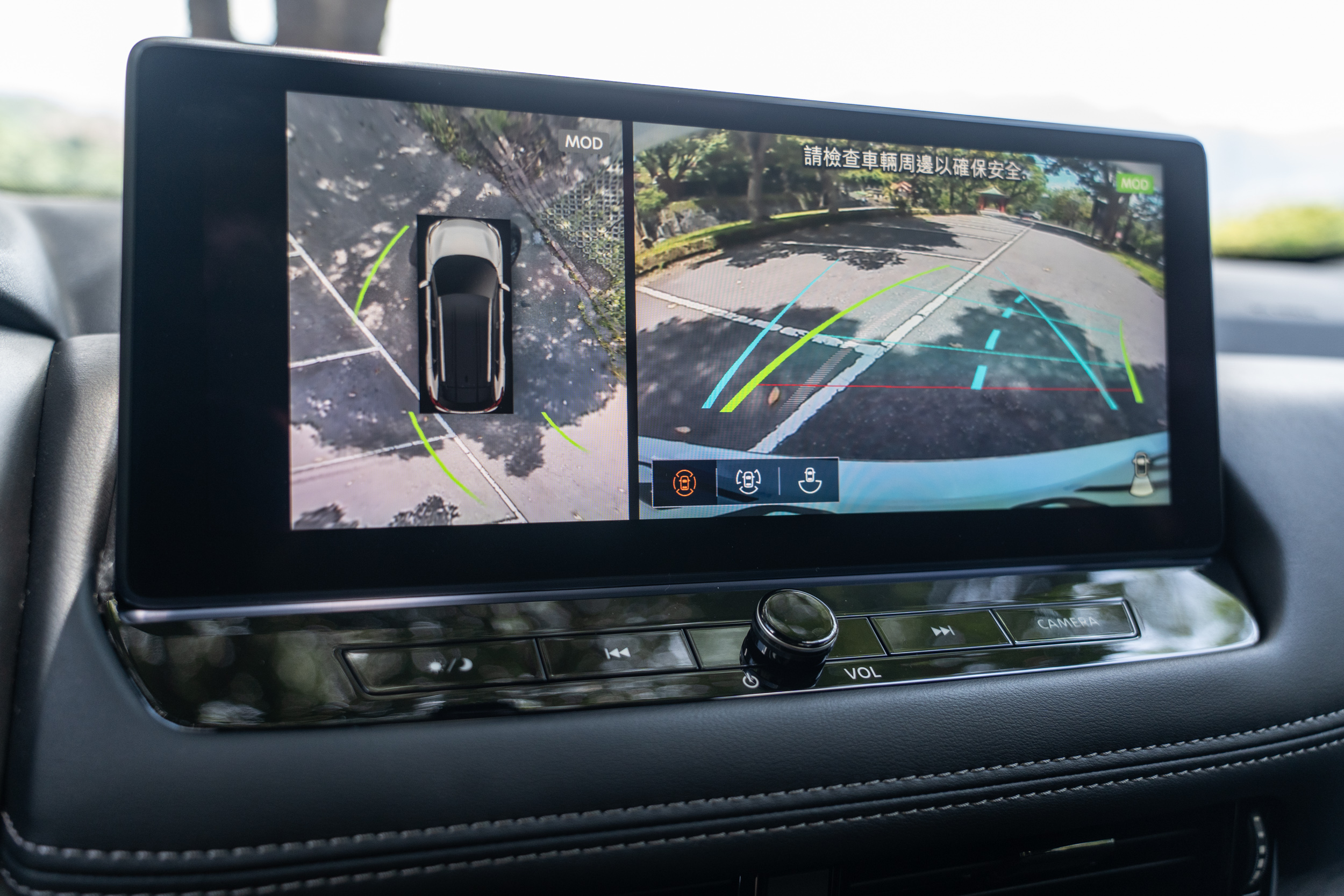 配備3D AVM 360度環景影像監控。