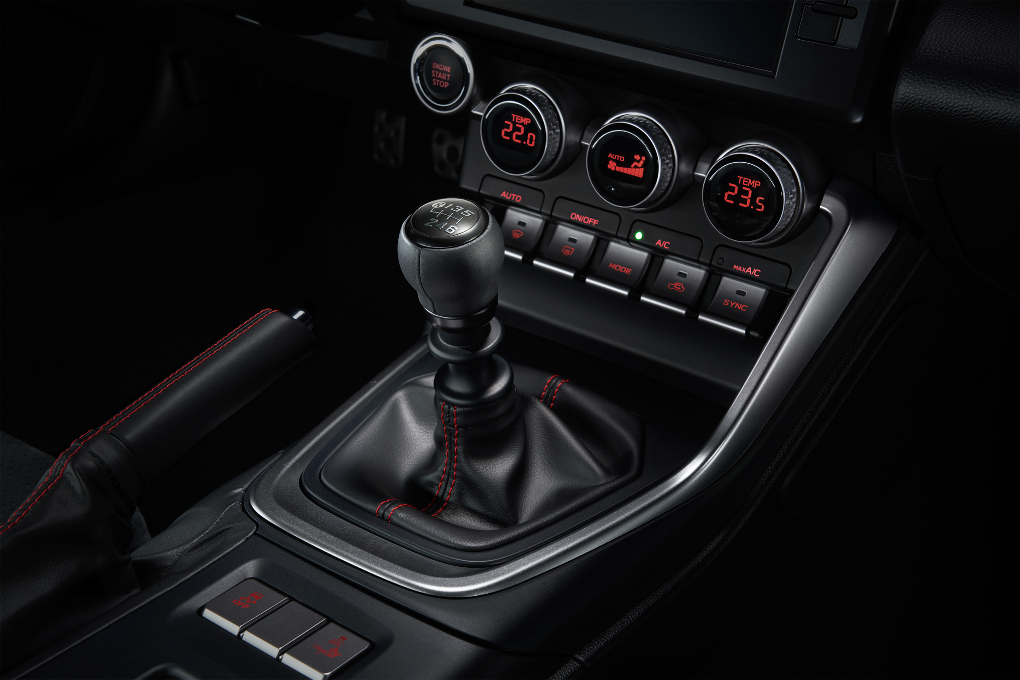 中控台消光按鈕設計。