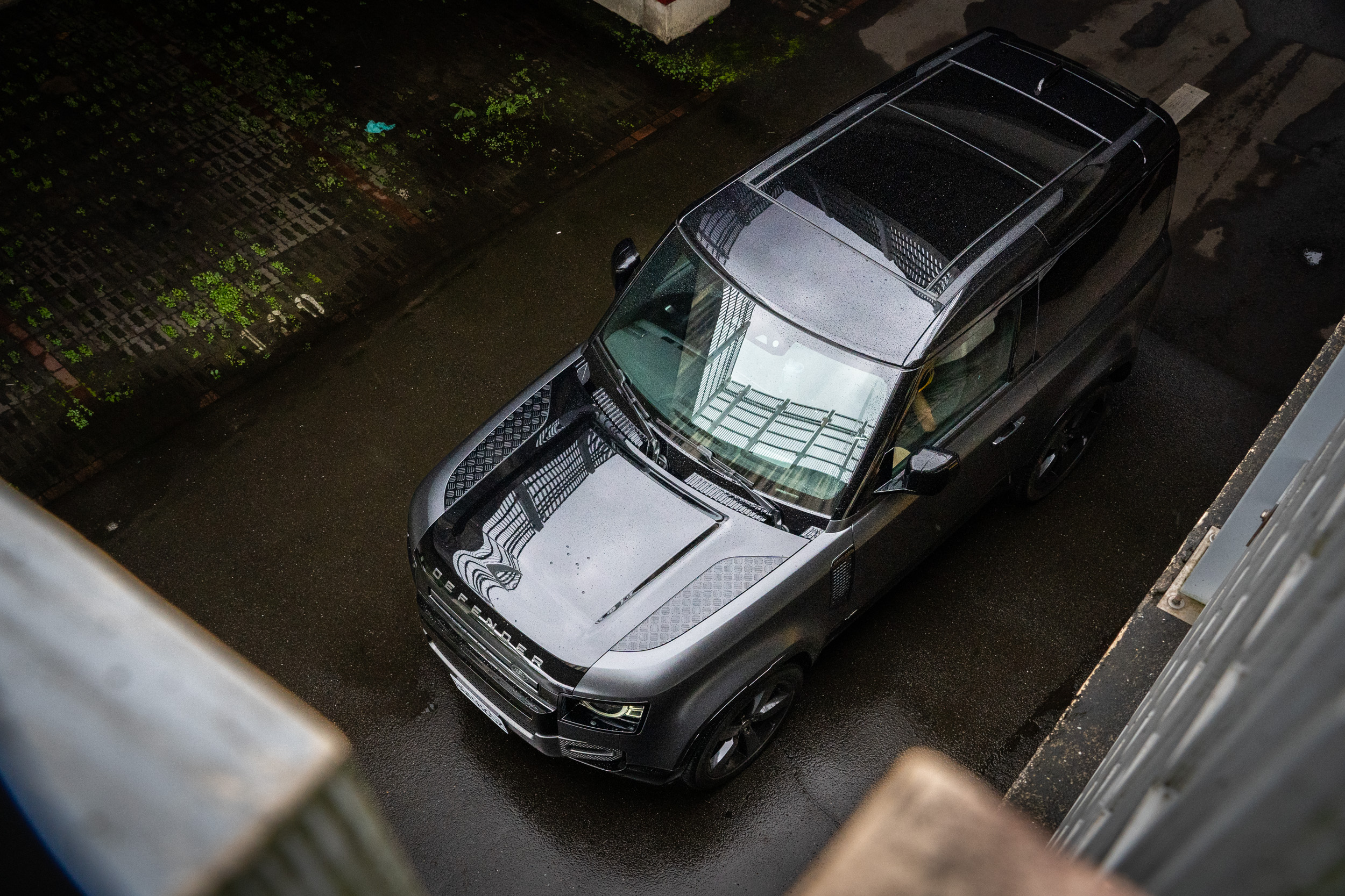 在車漆與保護膜的互相搭配下,更展現出多一分的層次感。