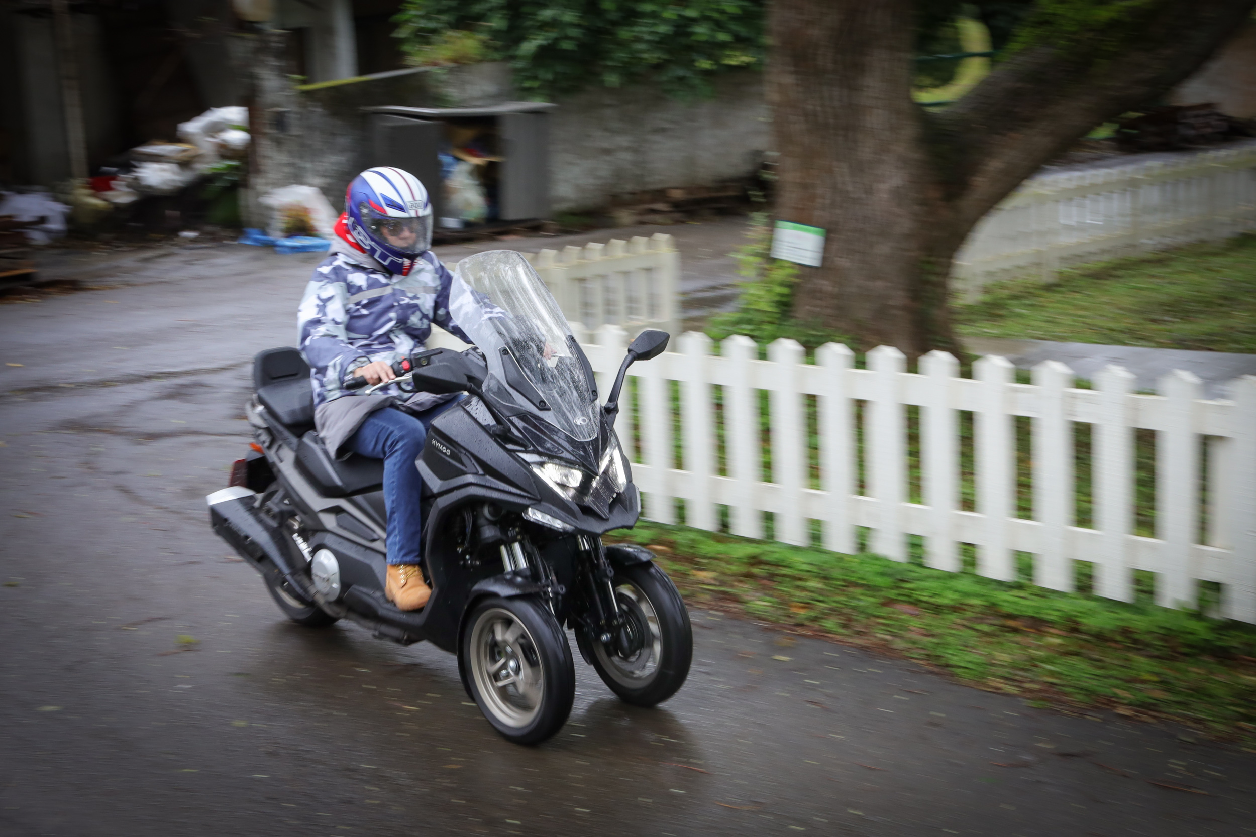 良好的騎乘三角加上夠火侯的動力調校,CV3 是台很快就能上手的三輪重機。