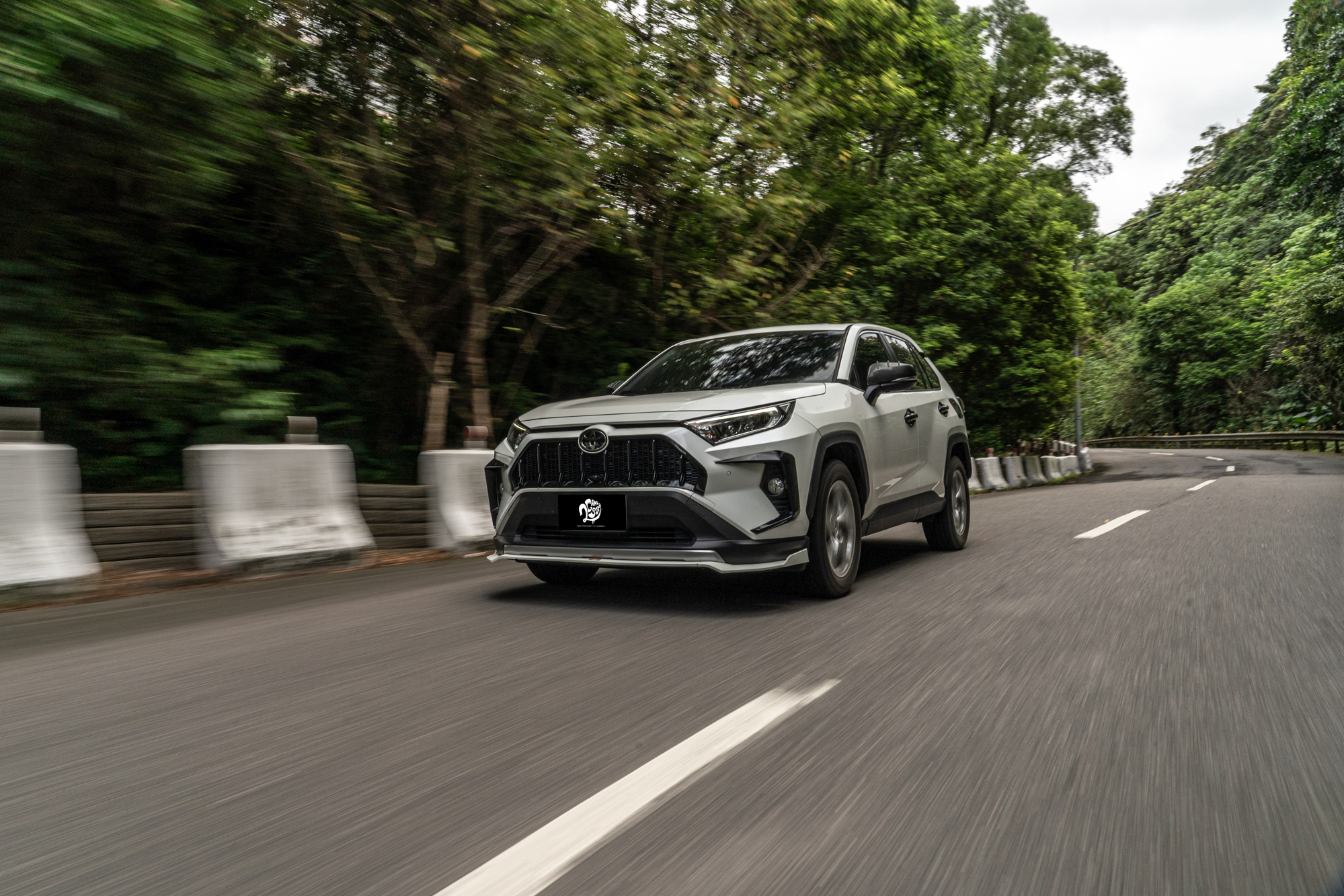 RAV4旗艦車型在排氣量、動力輸出與油耗表現較為吃虧。