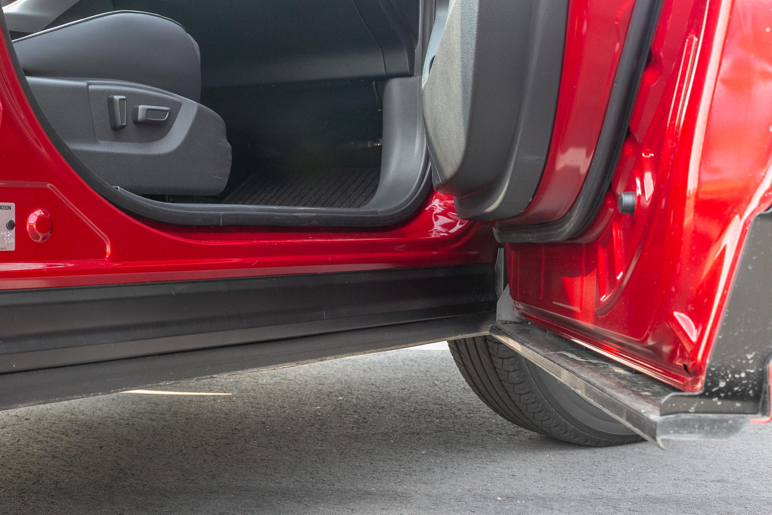 全包式車門減少乘客上下車時弄髒下身衣物的機會。