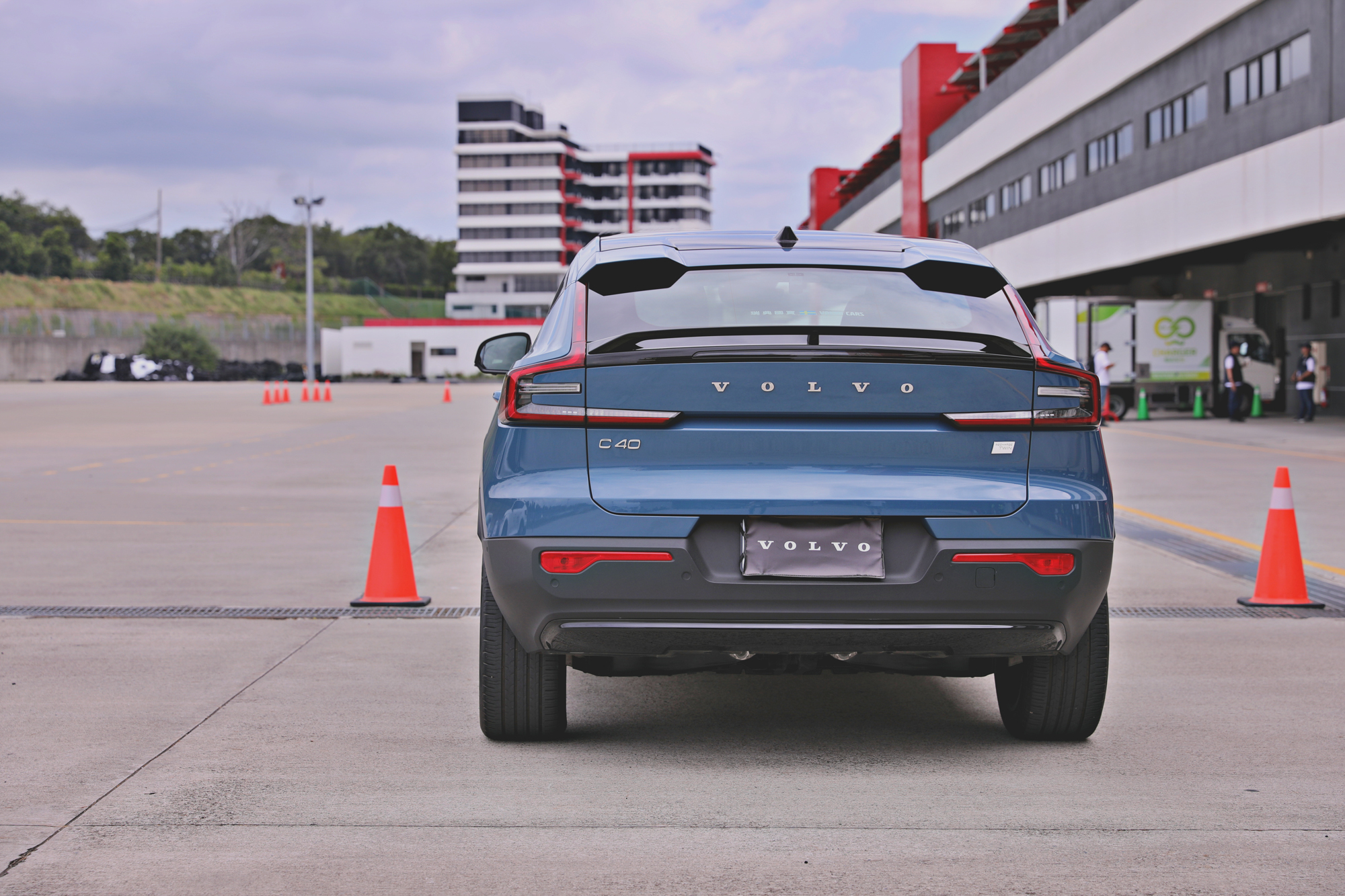 C40 Recharge 的 One Pedal 趣味競賽看起來不如賽道駕馭讓人熱血沸騰,但其實讓大家體驗到原來連減速的力道設定也有細心著墨。