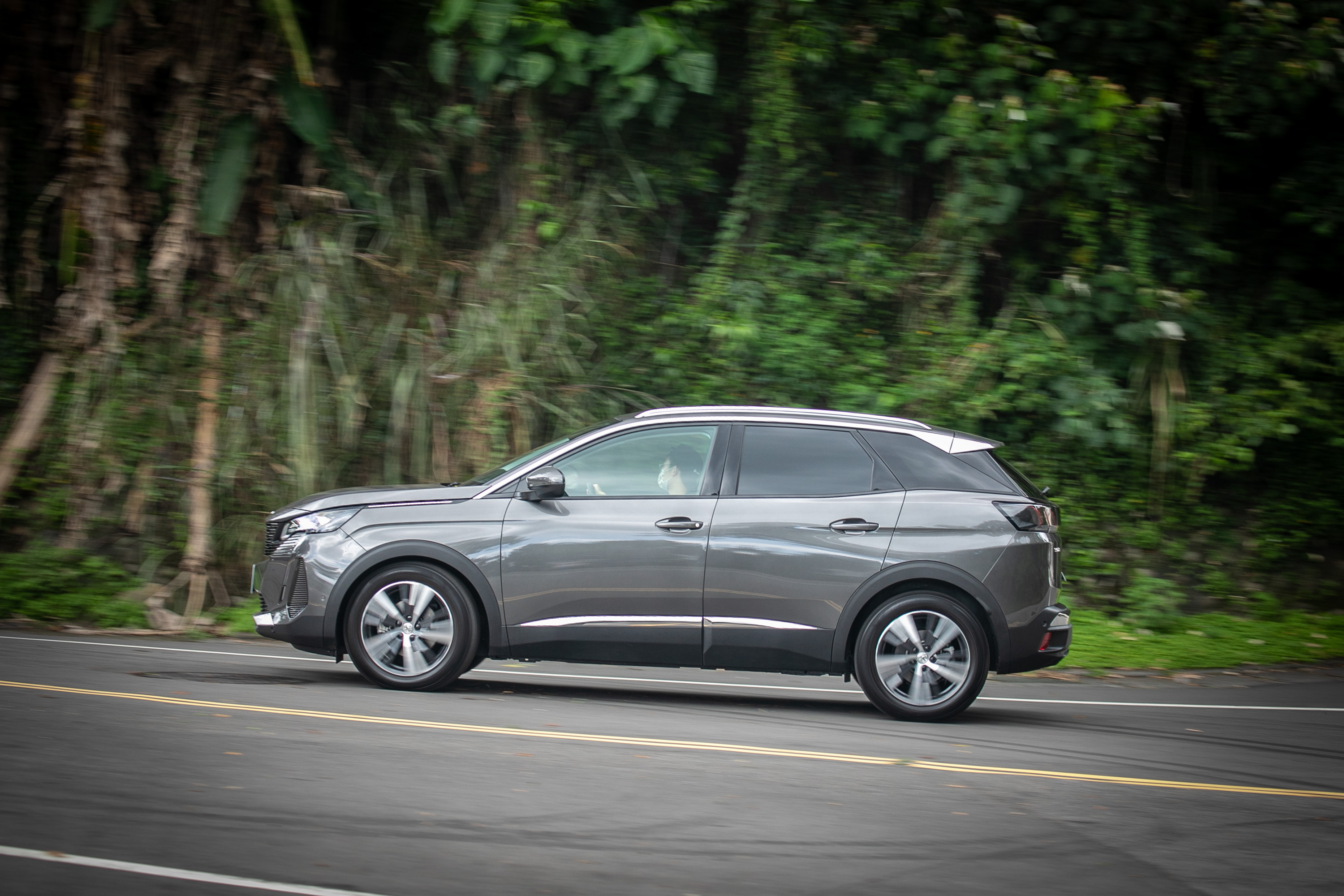 相當適合台灣道路品質的懸吊設定,兼具有操控樂趣與乘坐舒適度。