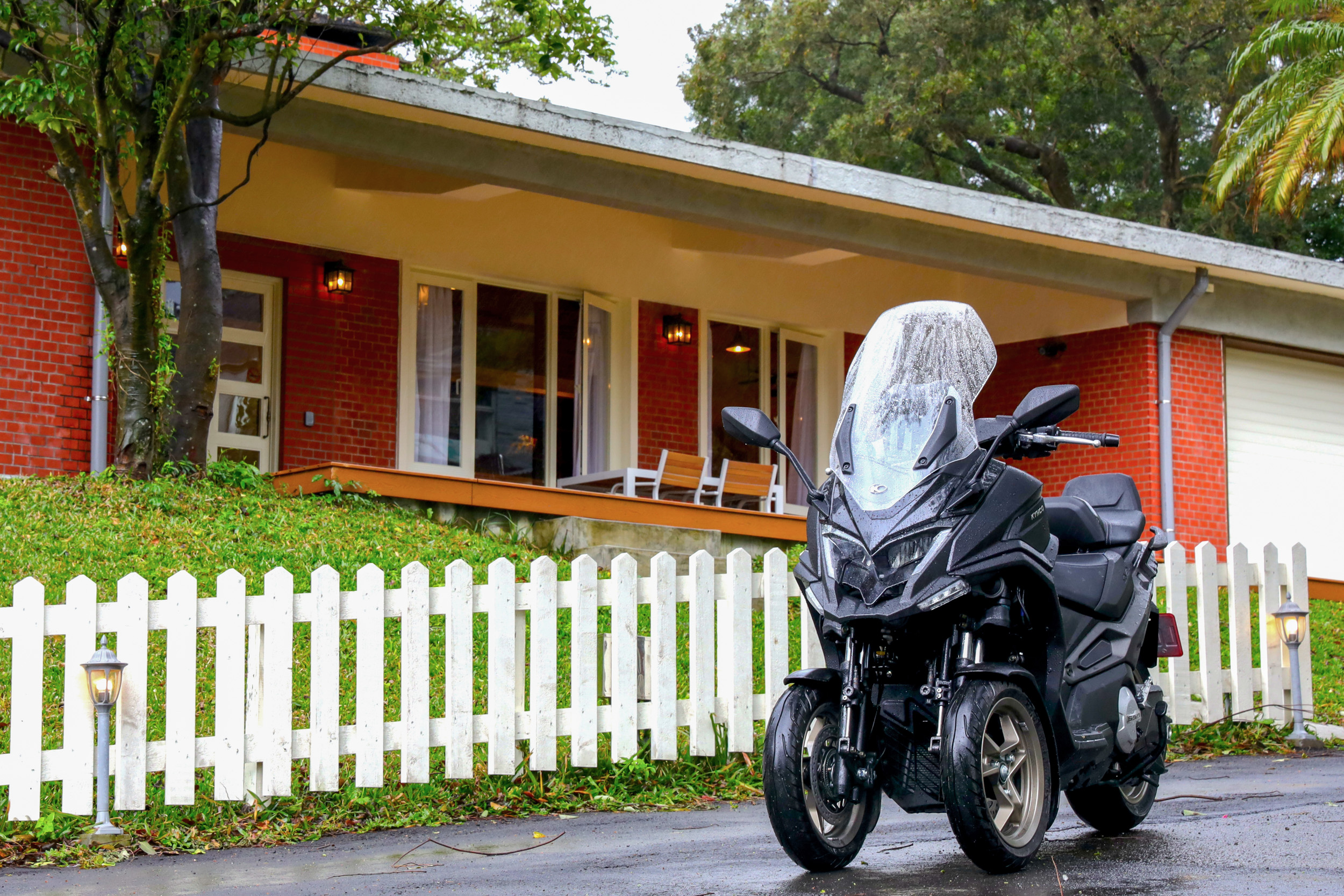 試駕車款為 KYMCO CV3,售價為新台幣 388,000 元。