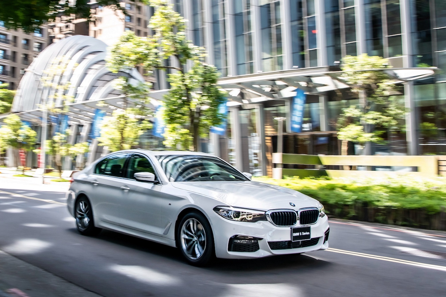 BMW 5 系列白金旗艦版 242 萬起登場
