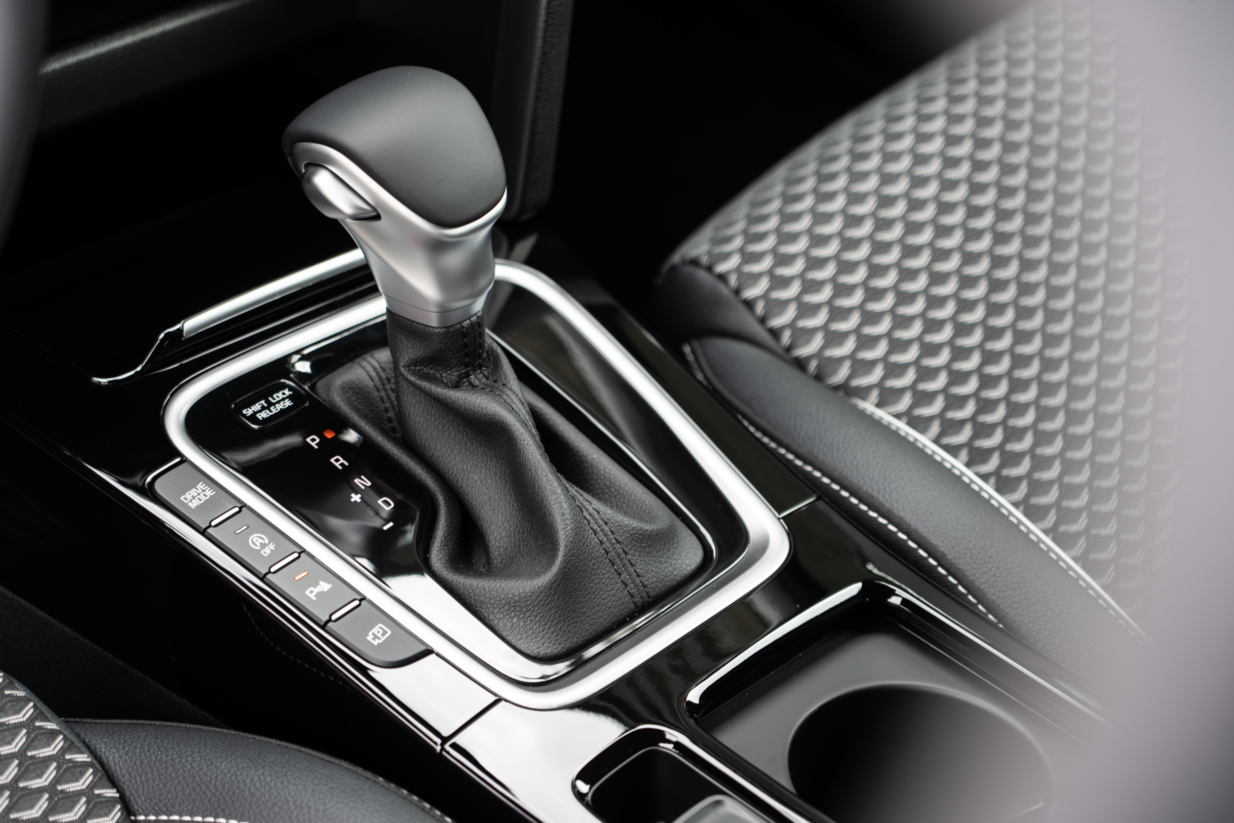 動力銜接 7 速雙離合器自手排系統,採取前輪驅動配置。